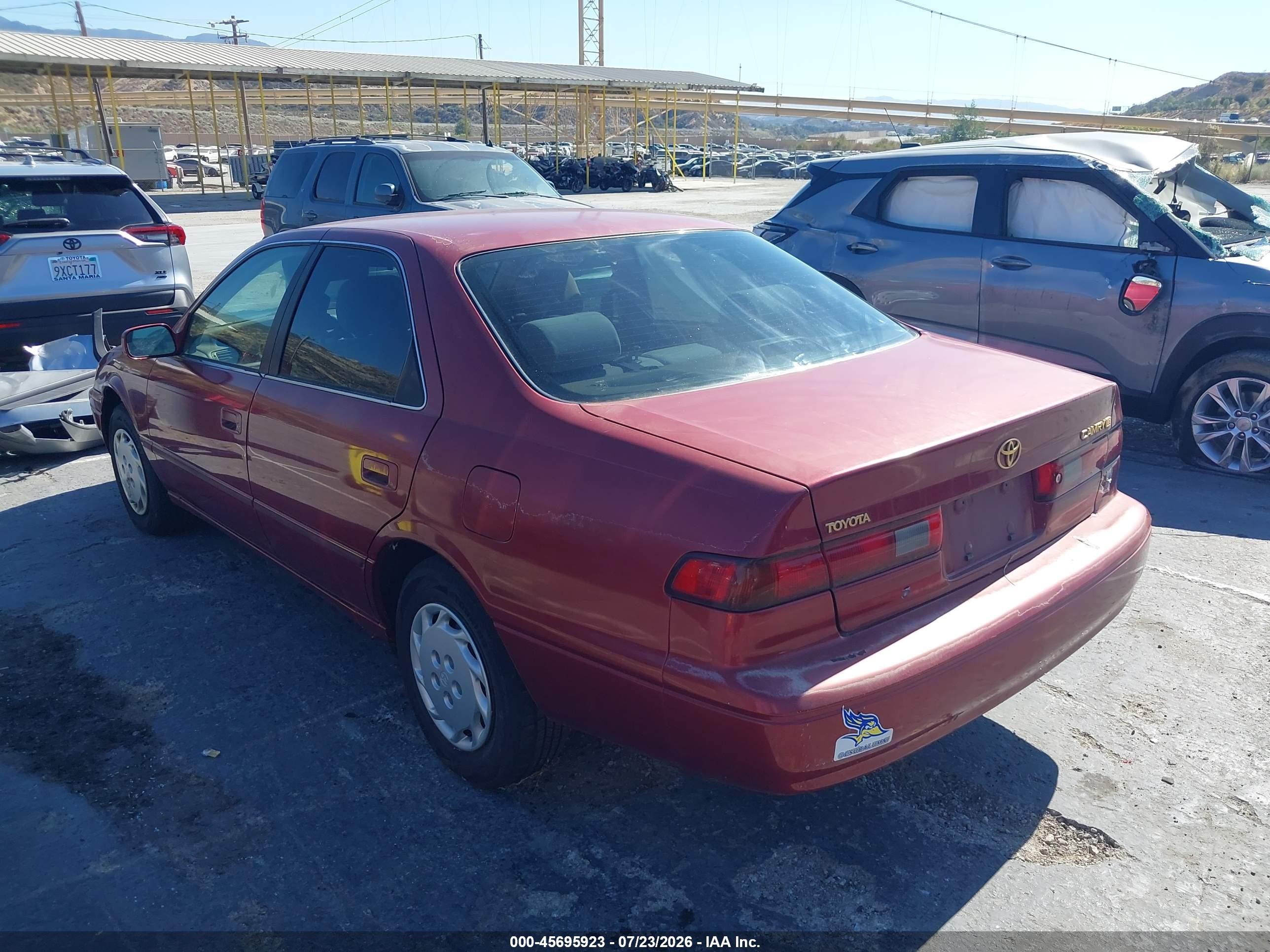 1997 Toyota Camry Le Красный vin: JT2BG22K8V0099519