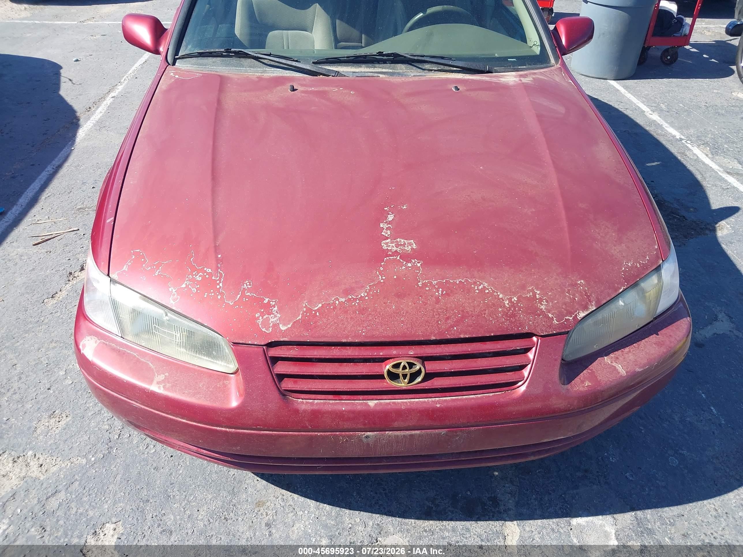 1997 Toyota Camry Le Красный vin: JT2BG22K8V0099519