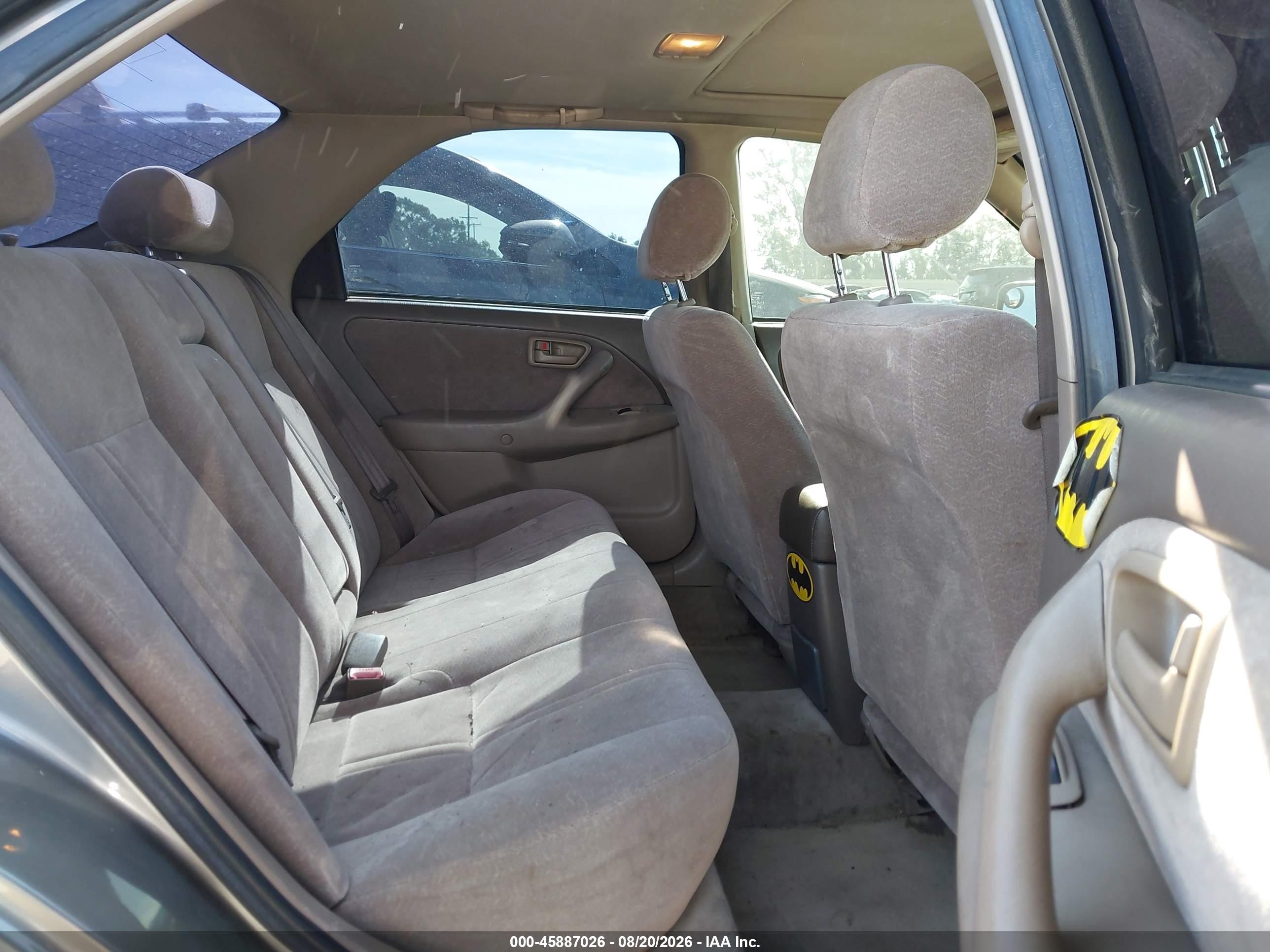 1998 Toyota Camry Le Gray vin: JT2BG22K8W0132861