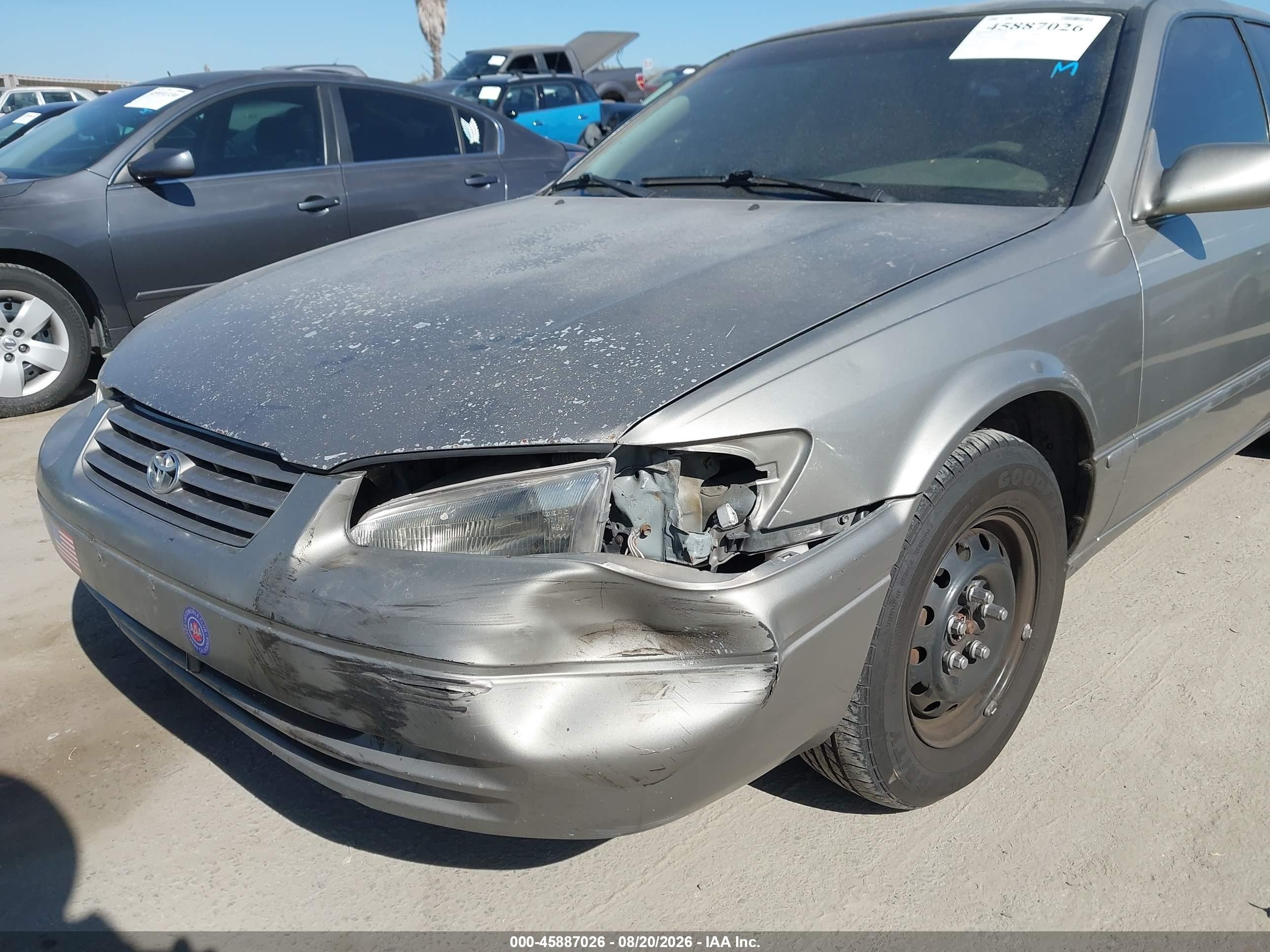 1998 Toyota Camry Le Gray vin: JT2BG22K8W0132861