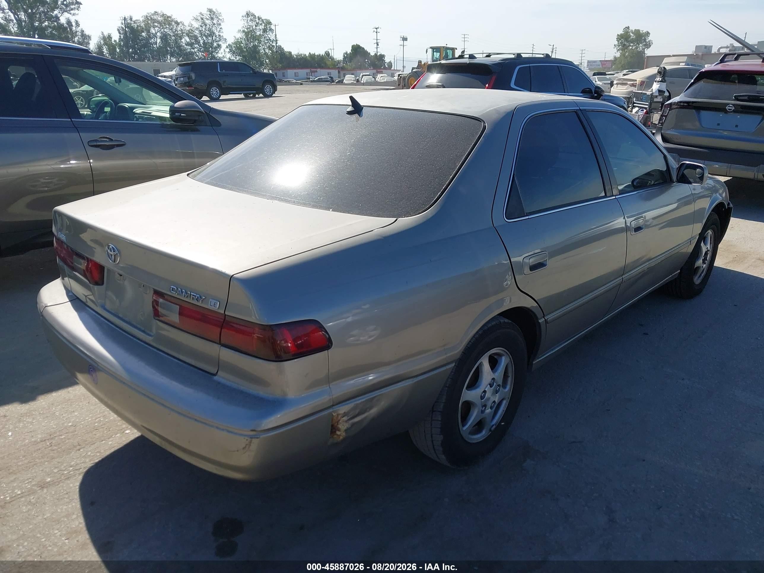 1998 Toyota Camry Le Gray vin: JT2BG22K8W0132861