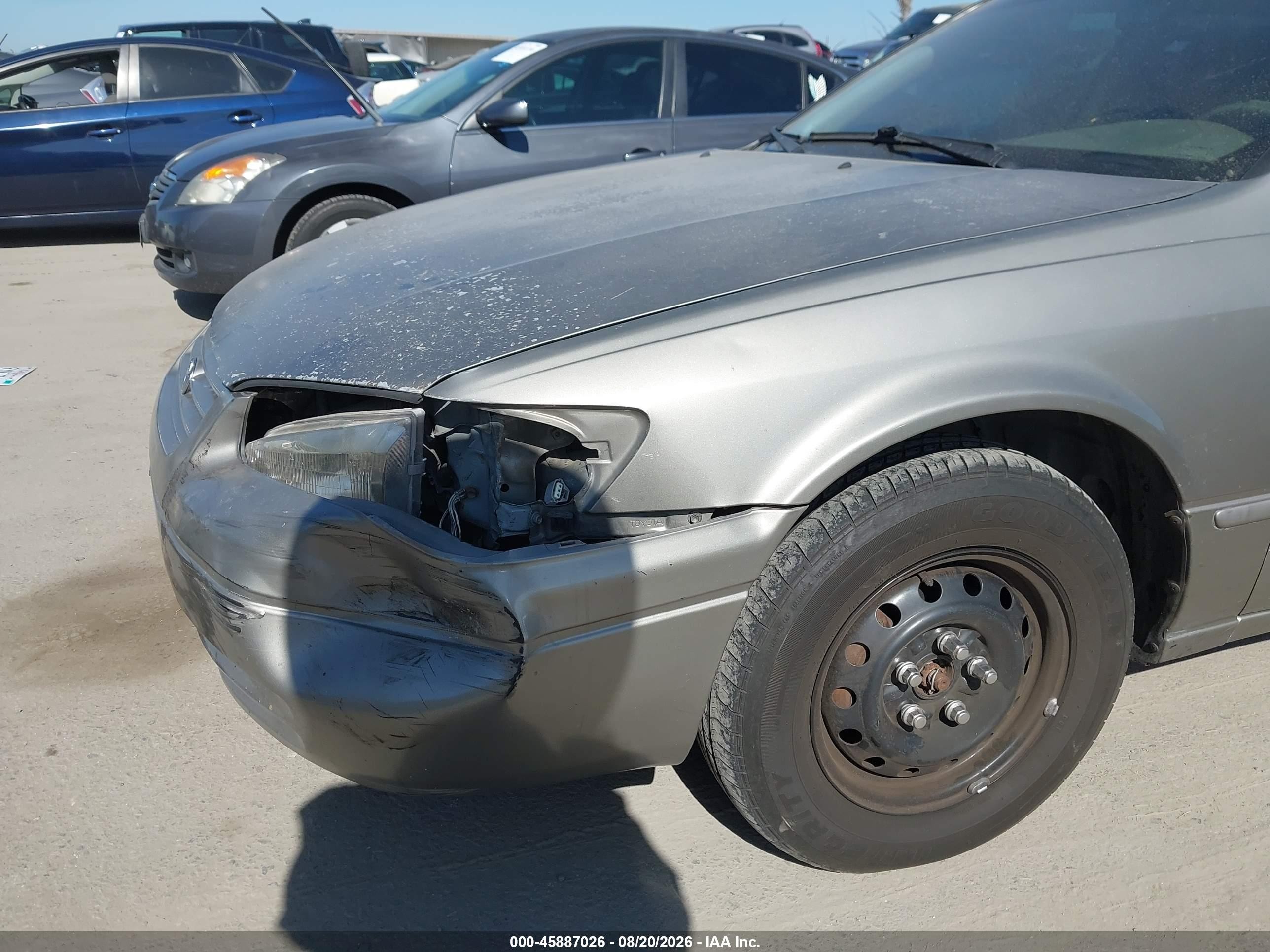 1998 Toyota Camry Le Gray vin: JT2BG22K8W0132861