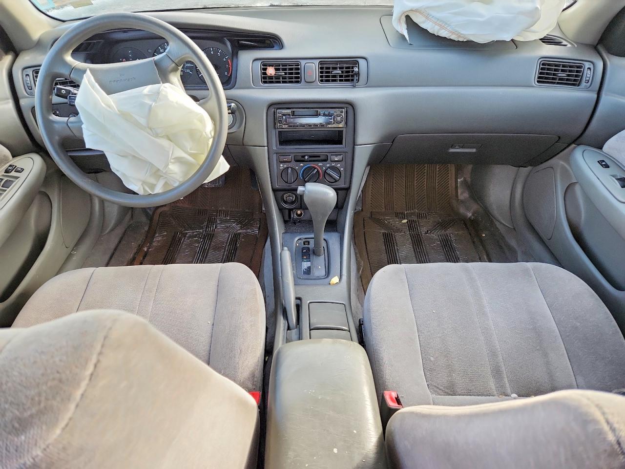 1998 Toyota Camry Ce Beige vin: JT2BG22K8W0134738