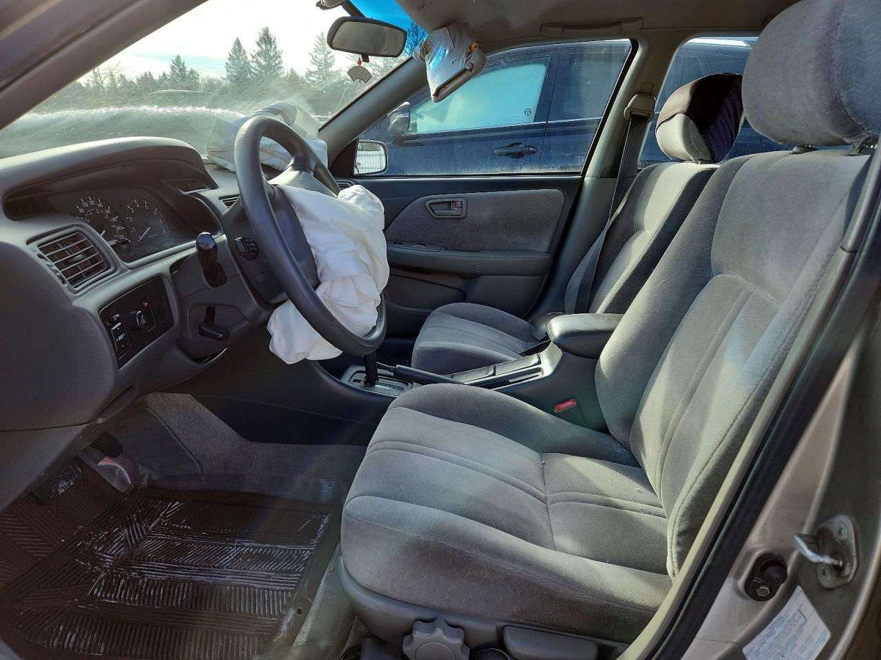 1998 Toyota Camry Ce Beige vin: JT2BG22K8W0134738