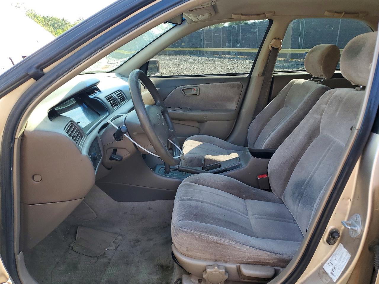 1998 Toyota Camry Le Золотой vin: JT2BG22K8W0216890