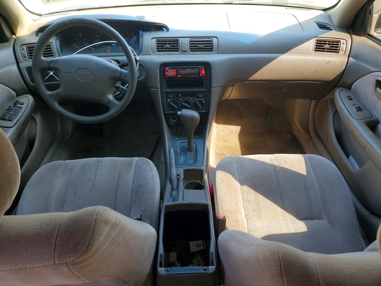1998 Toyota Camry Le Золотой vin: JT2BG22K8W0216890