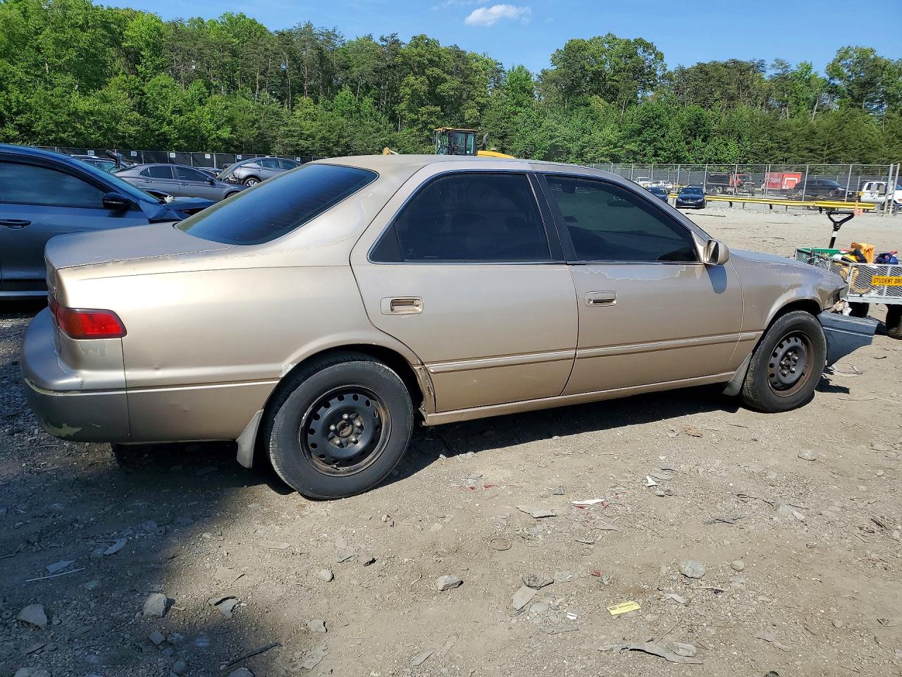 1998 Toyota Camry Le Золотой vin: JT2BG22K8W0216890