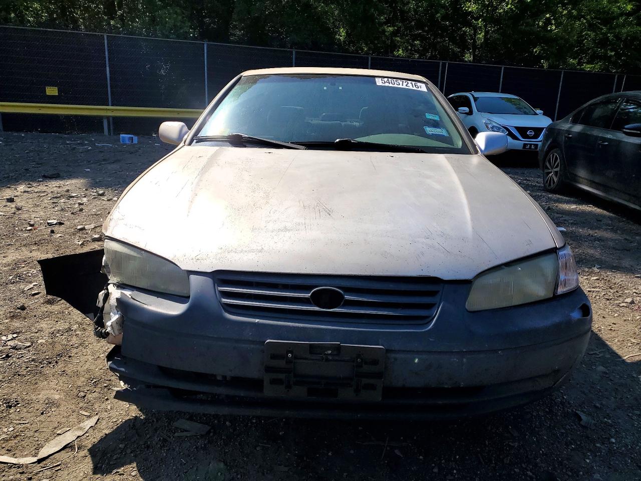 1998 Toyota Camry Le Золотой vin: JT2BG22K8W0216890