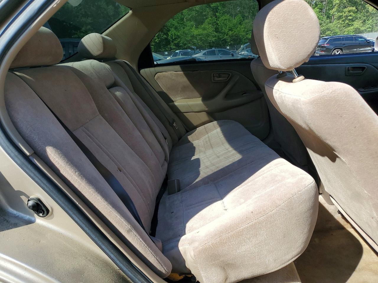1998 Toyota Camry Le Золотой vin: JT2BG22K8W0216890