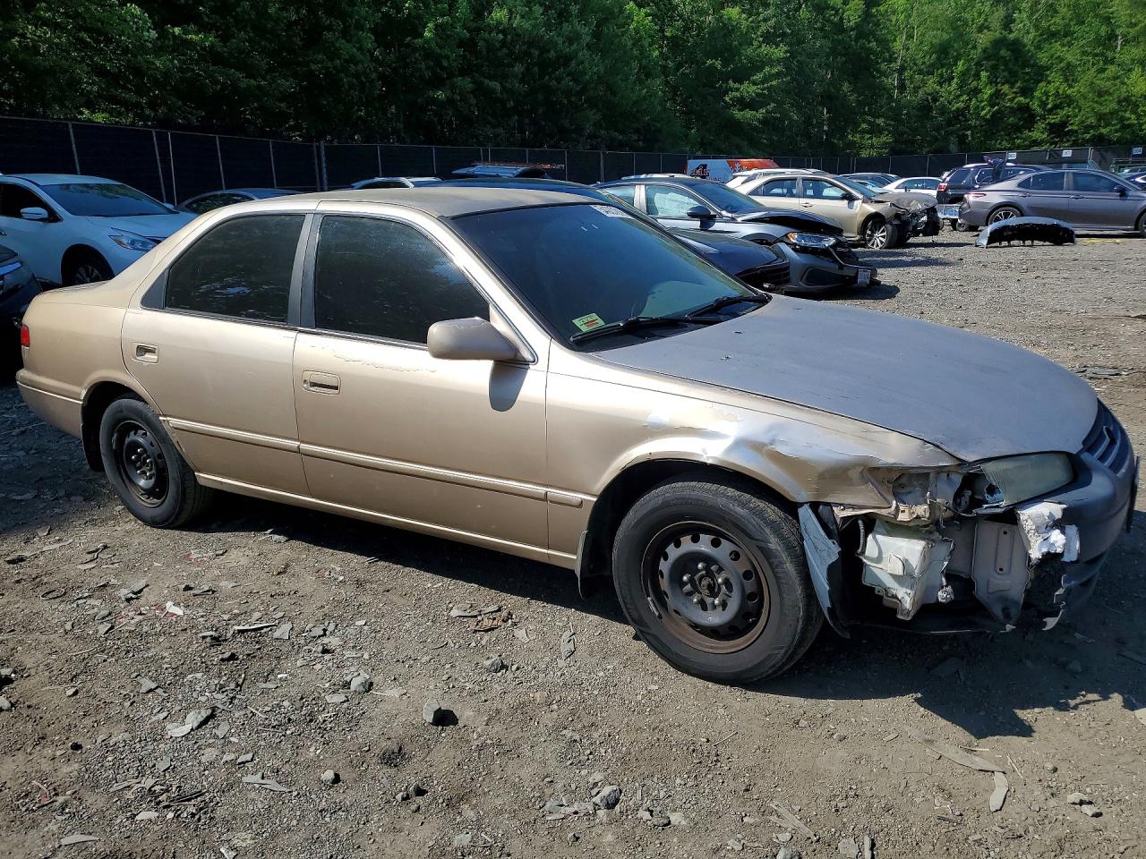 1998 Toyota Camry Le Золотой vin: JT2BG22K8W0216890