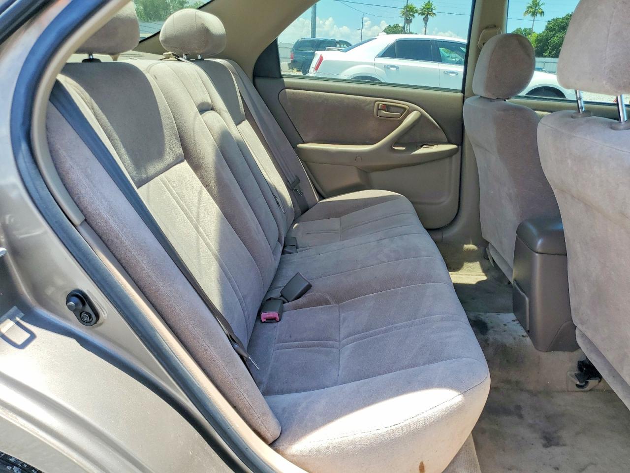 1999 Toyota Camry Le Tan vin: JT2BG22K8X0288223