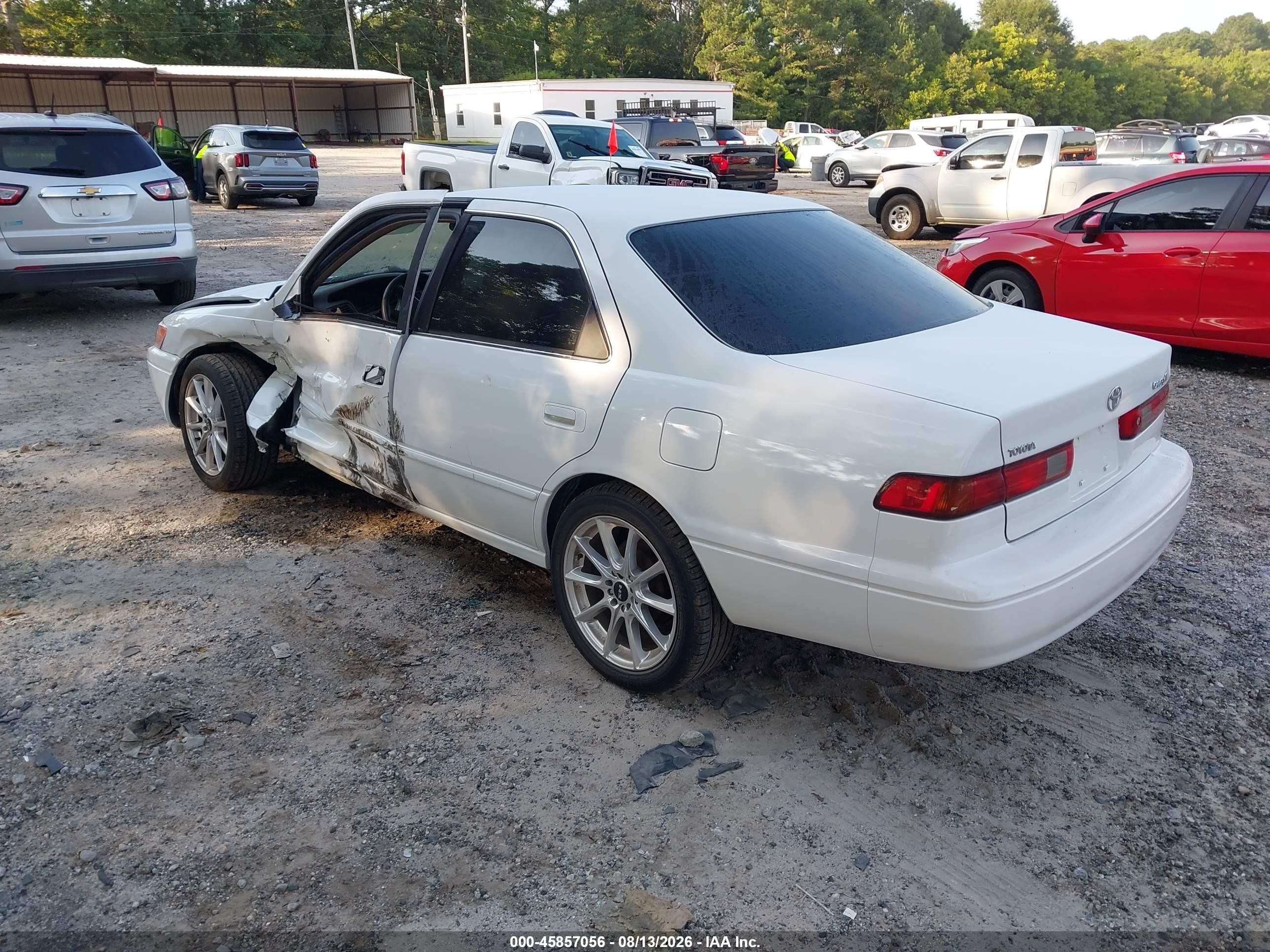 1999 Toyota Camry Le White vin: JT2BG22K8X0295348