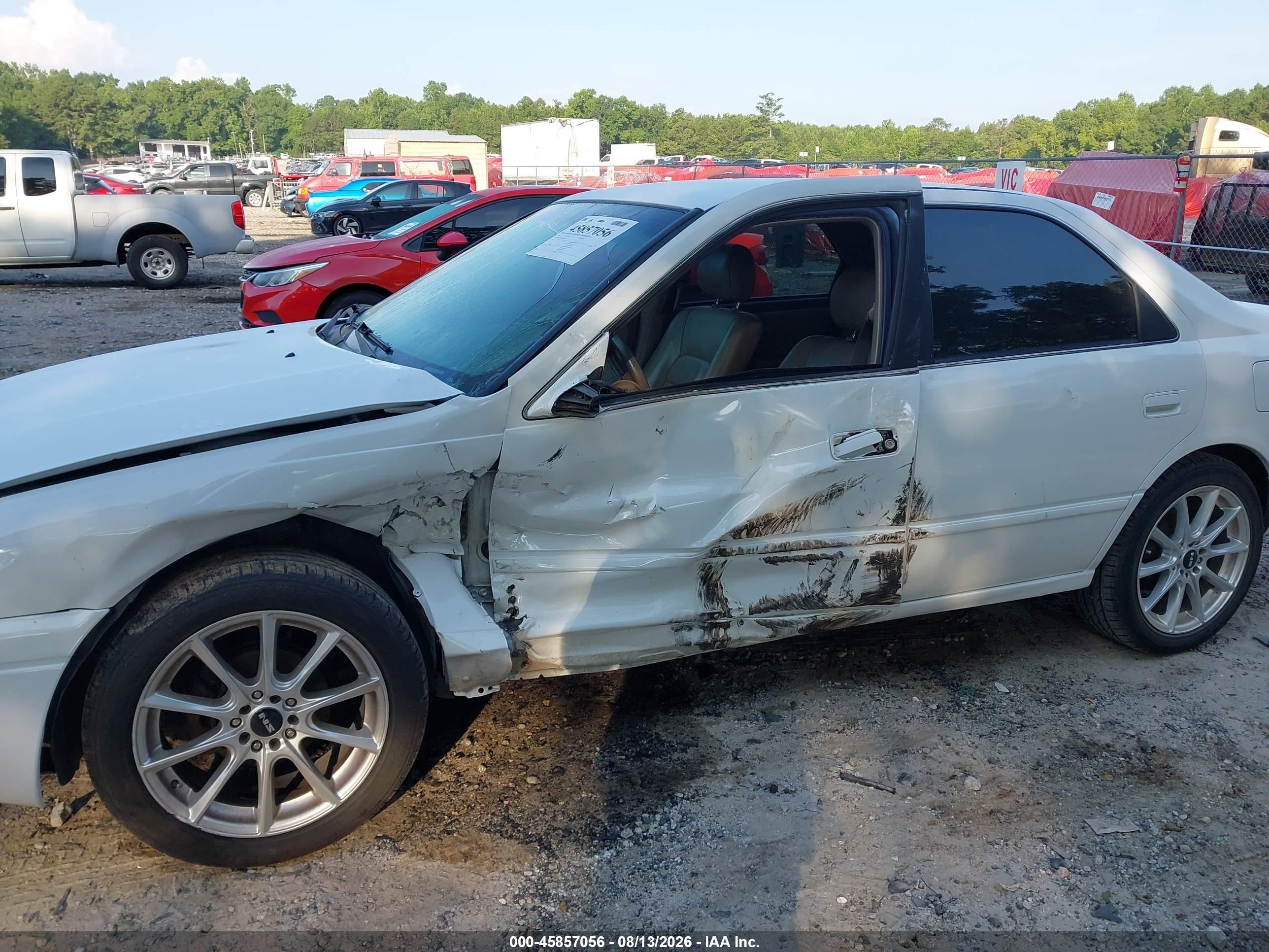 1999 Toyota Camry Le White vin: JT2BG22K8X0295348