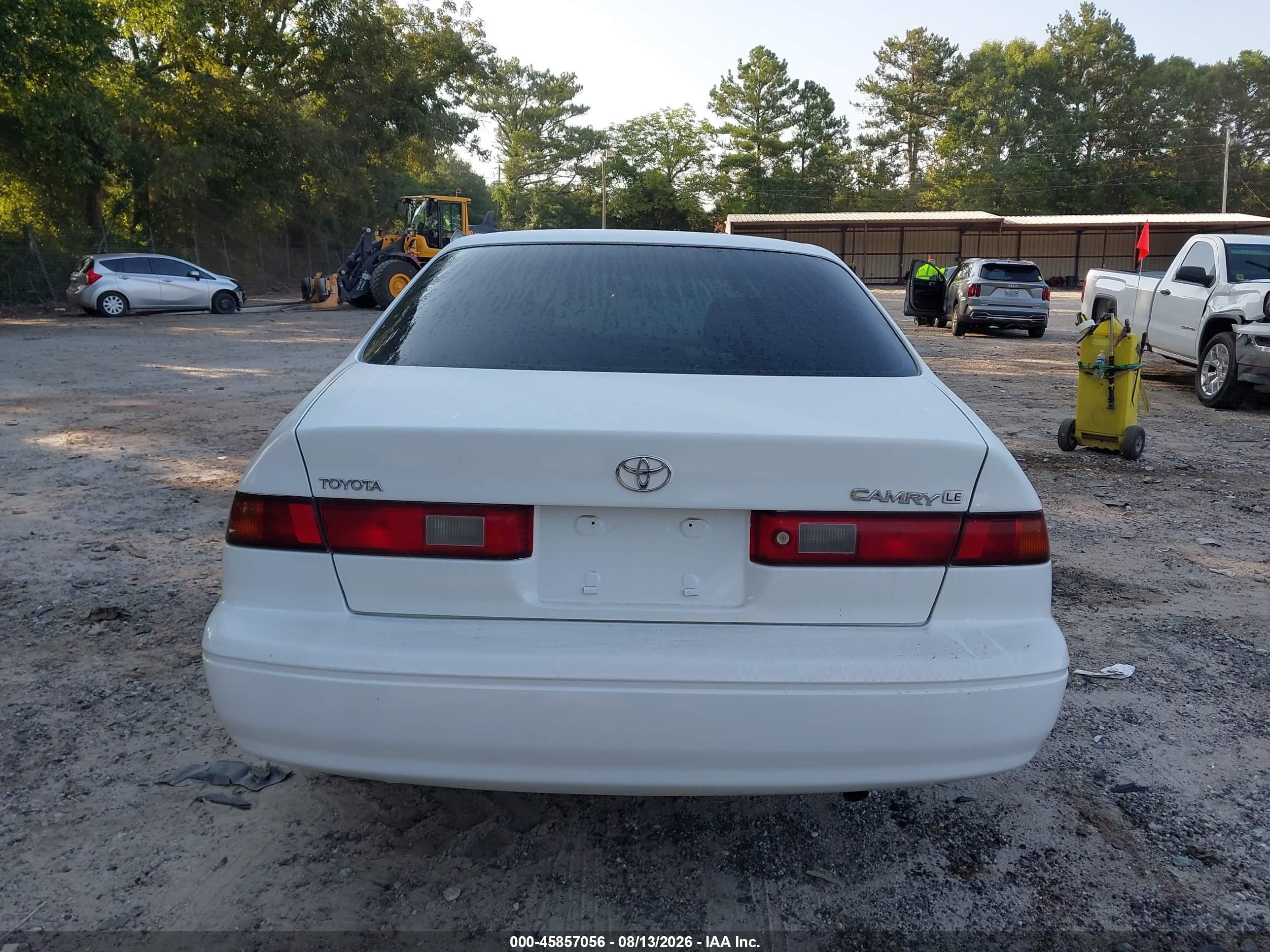 1999 Toyota Camry Le White vin: JT2BG22K8X0295348