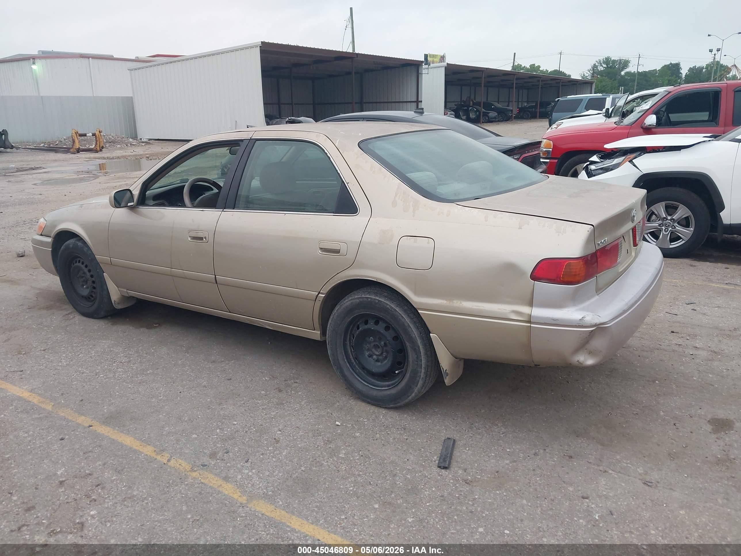 2000 Toyota Camry Le Бежевый vin: JT2BG22K8Y0448621