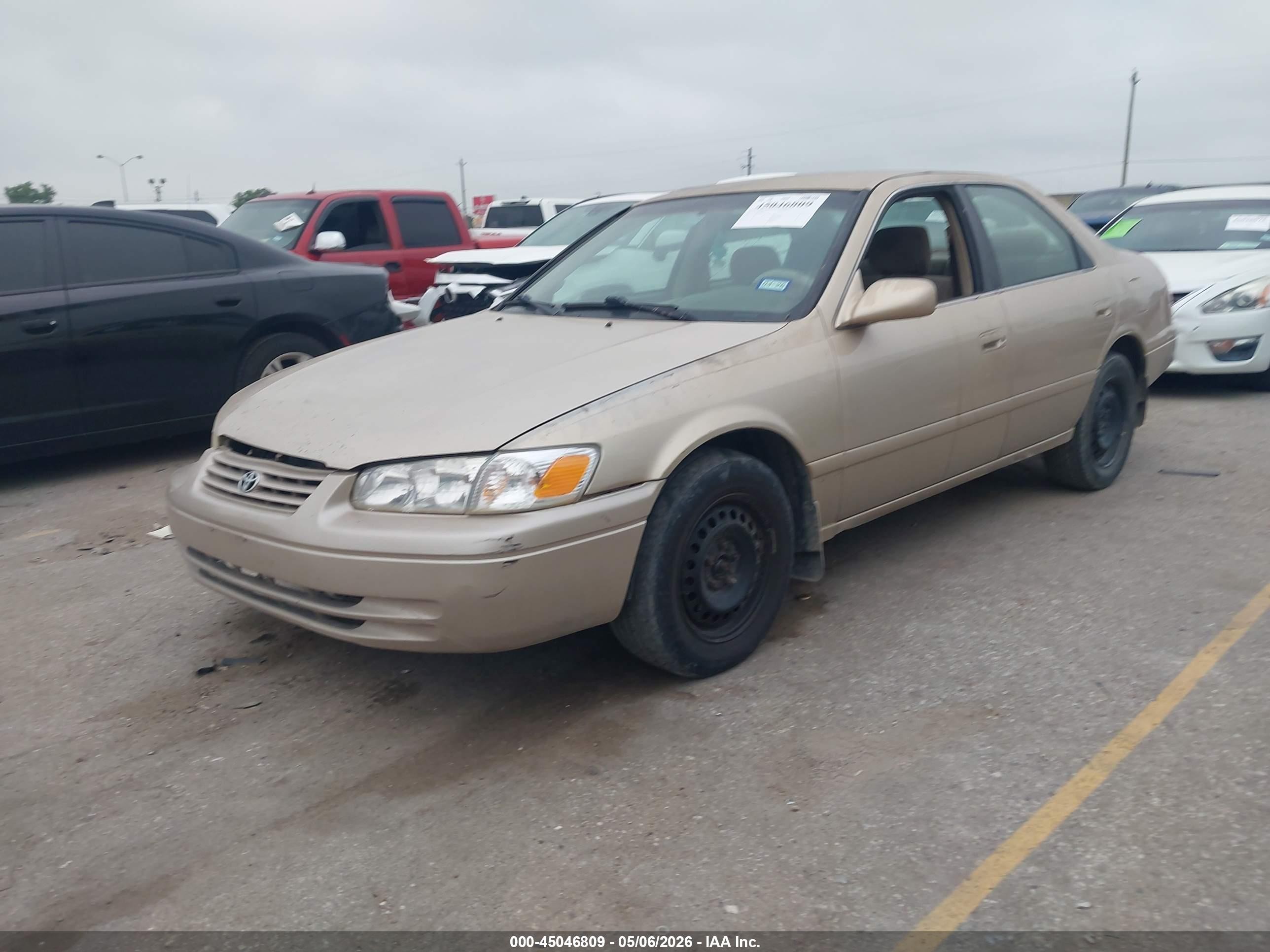 2000 Toyota Camry Le Бежевый vin: JT2BG22K8Y0448621