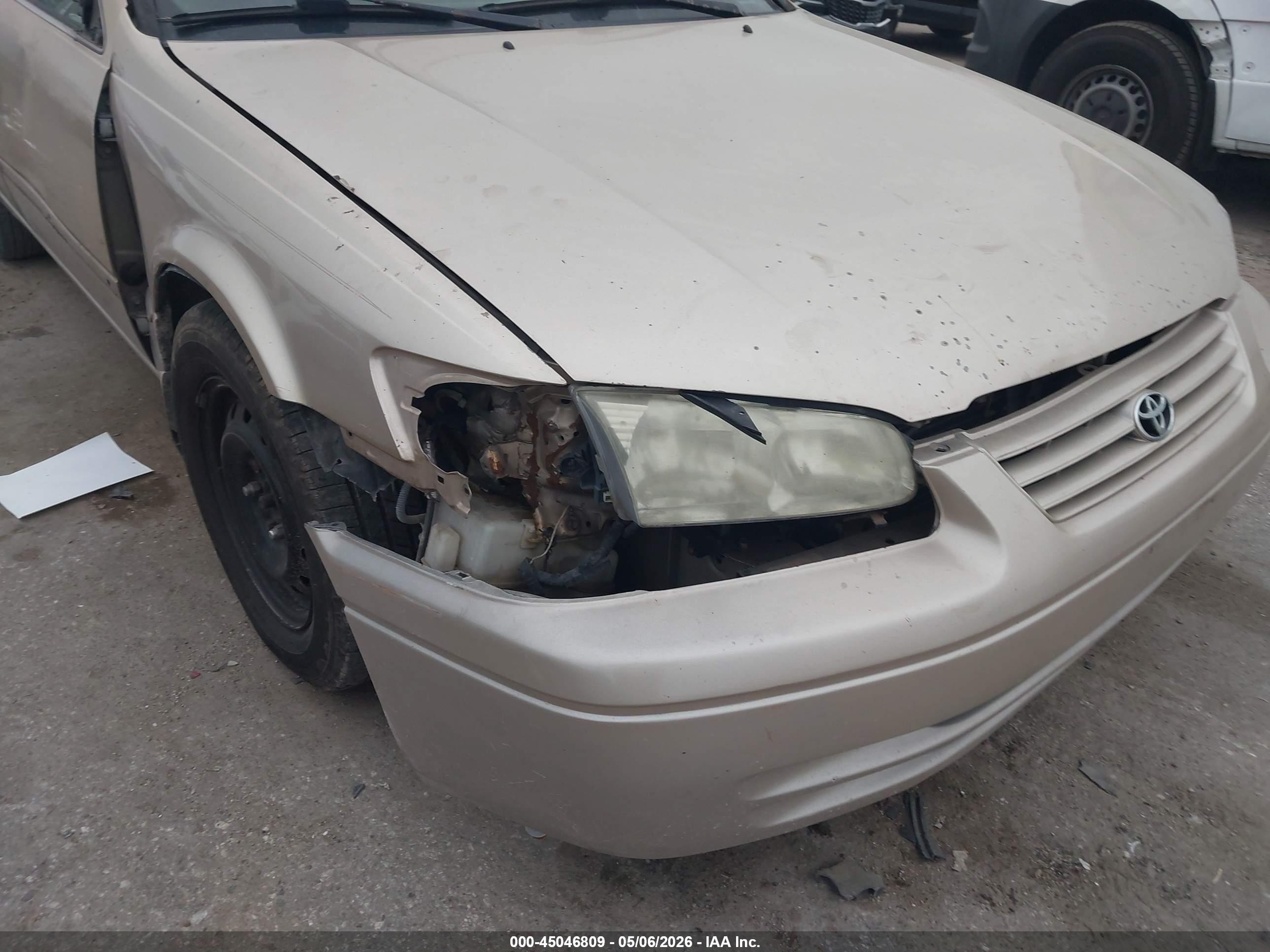 2000 Toyota Camry Le Бежевый vin: JT2BG22K8Y0448621