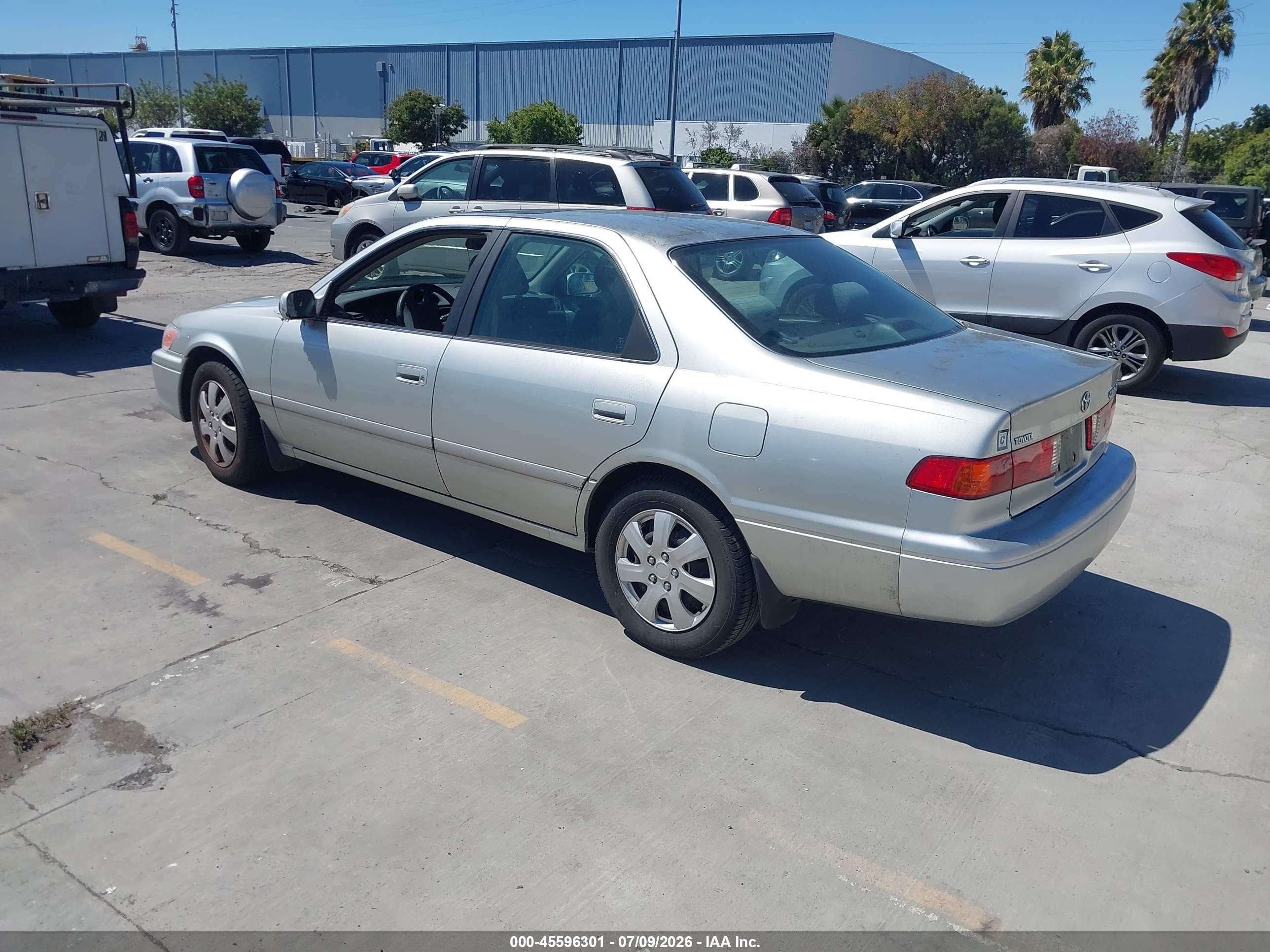 2000 Toyota Camry Le Gray vin: JT2BG22K8Y0458162