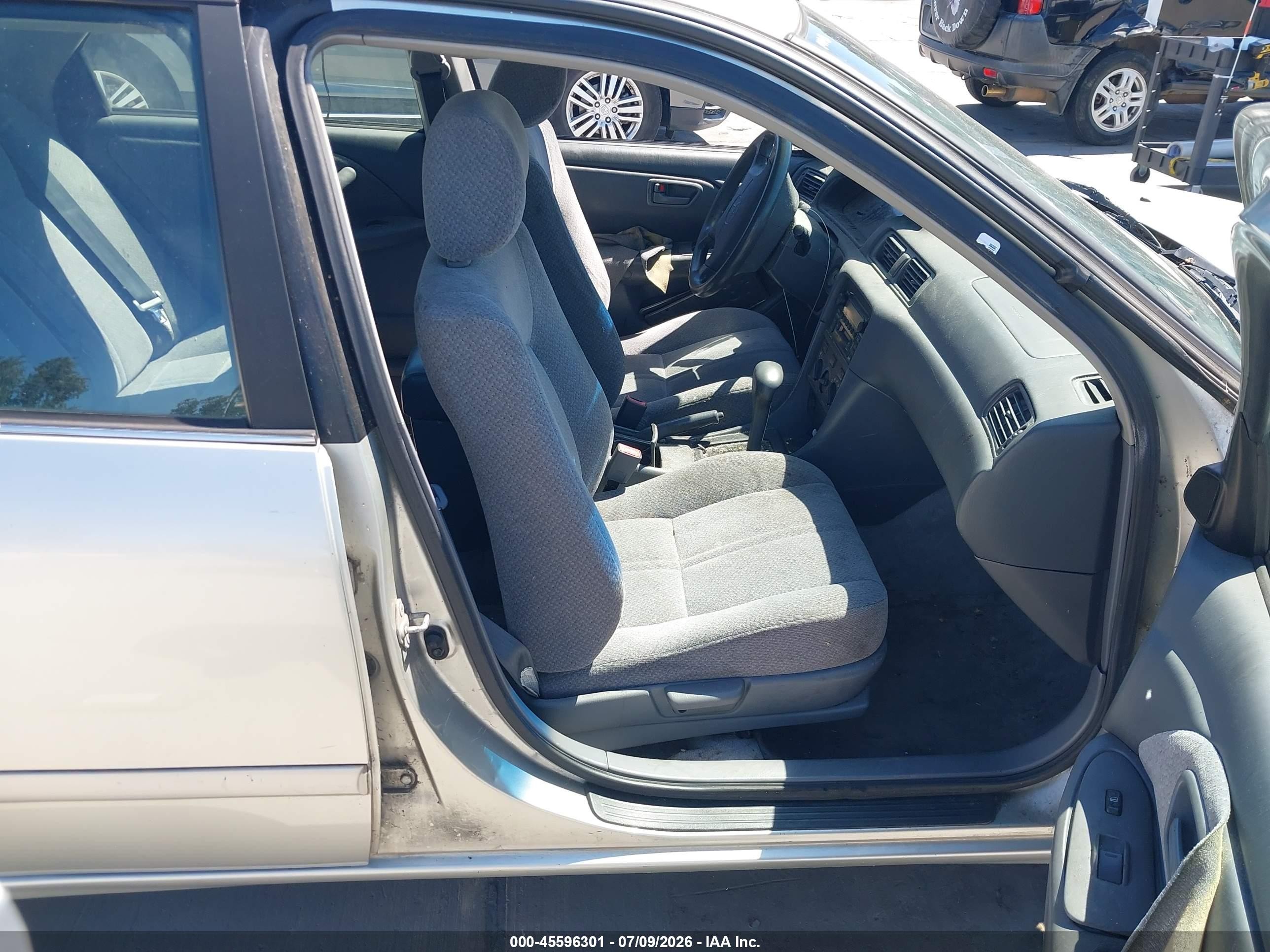 2000 Toyota Camry Le Gray vin: JT2BG22K8Y0458162