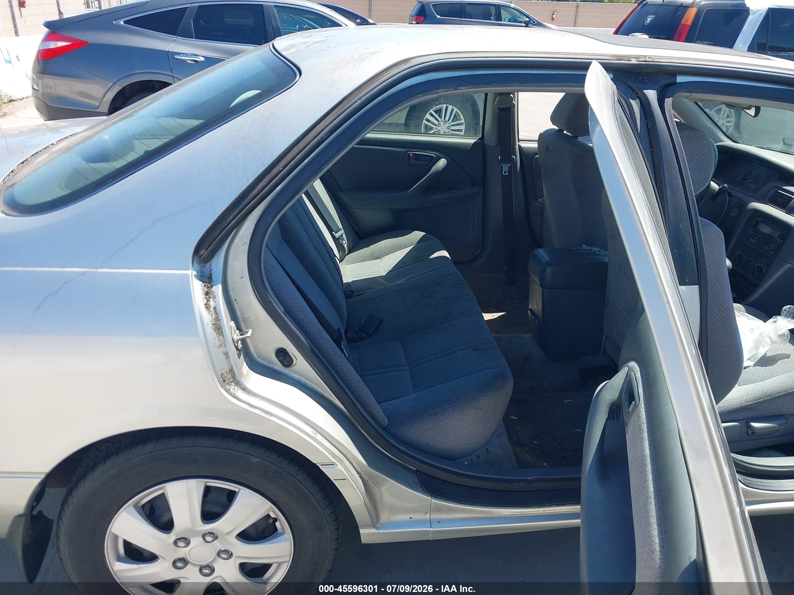 2000 Toyota Camry Le Gray vin: JT2BG22K8Y0458162