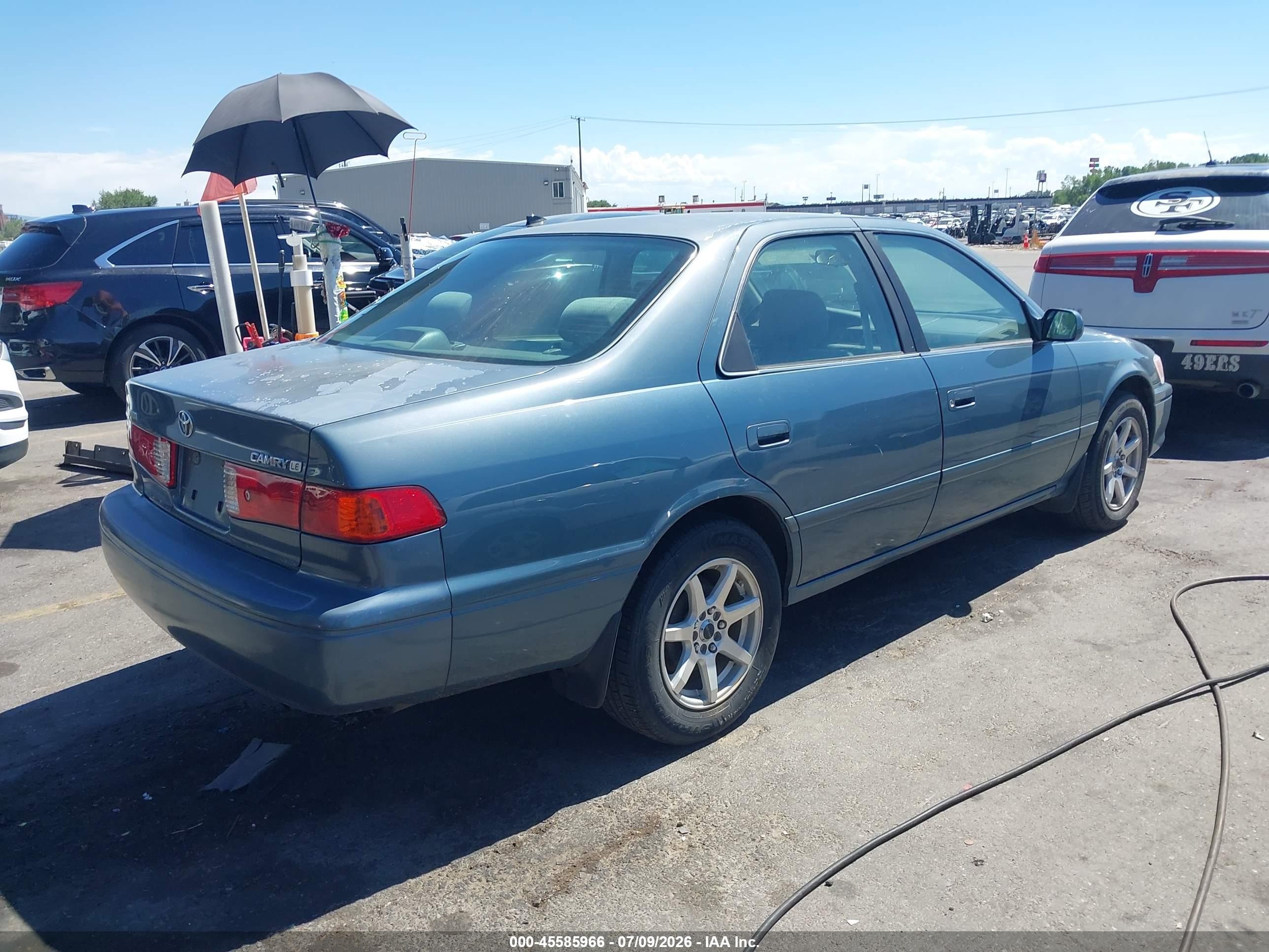 2000 Toyota Camry Le Blue vin: JT2BG22K8Y0460638