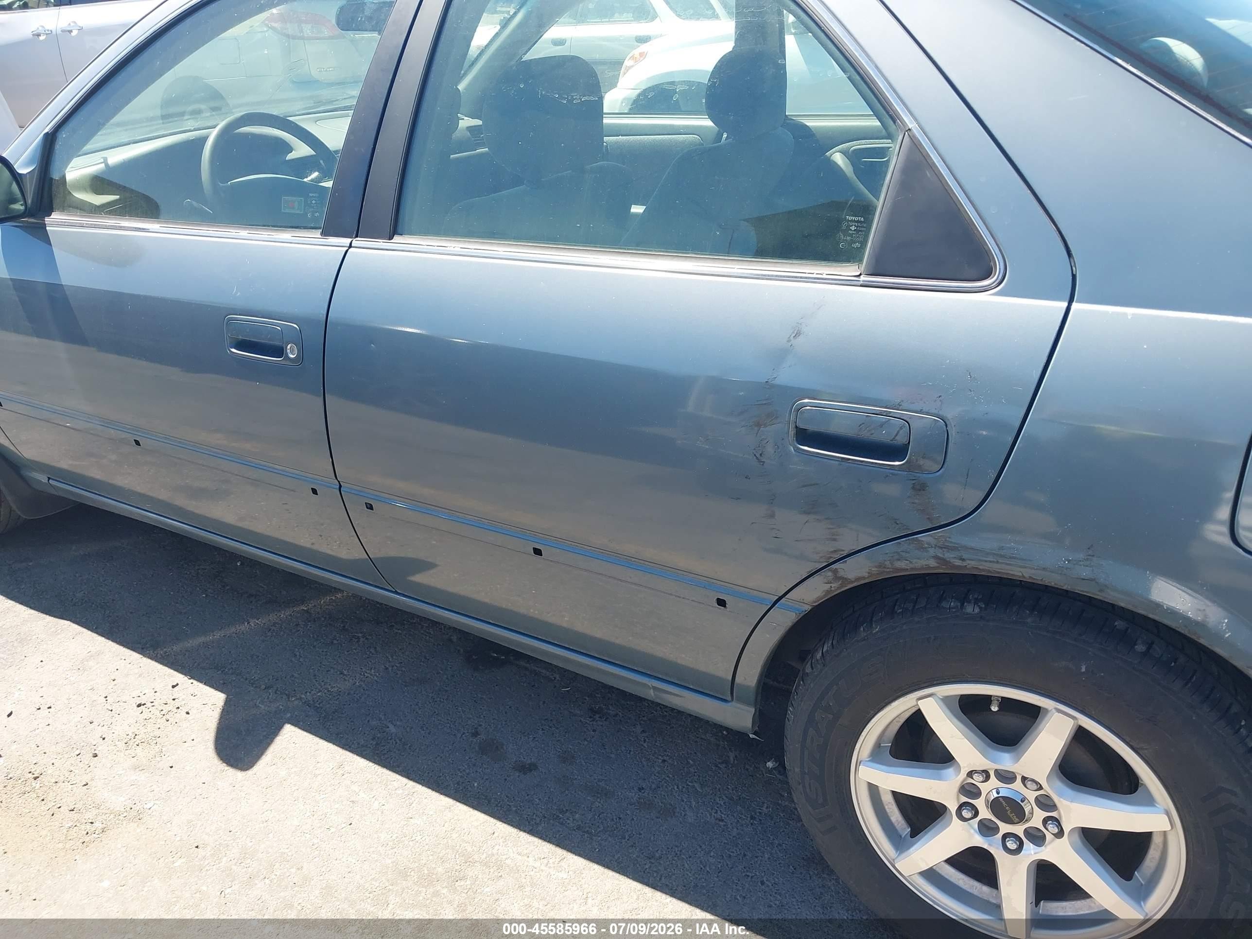 2000 Toyota Camry Le Blue vin: JT2BG22K8Y0460638