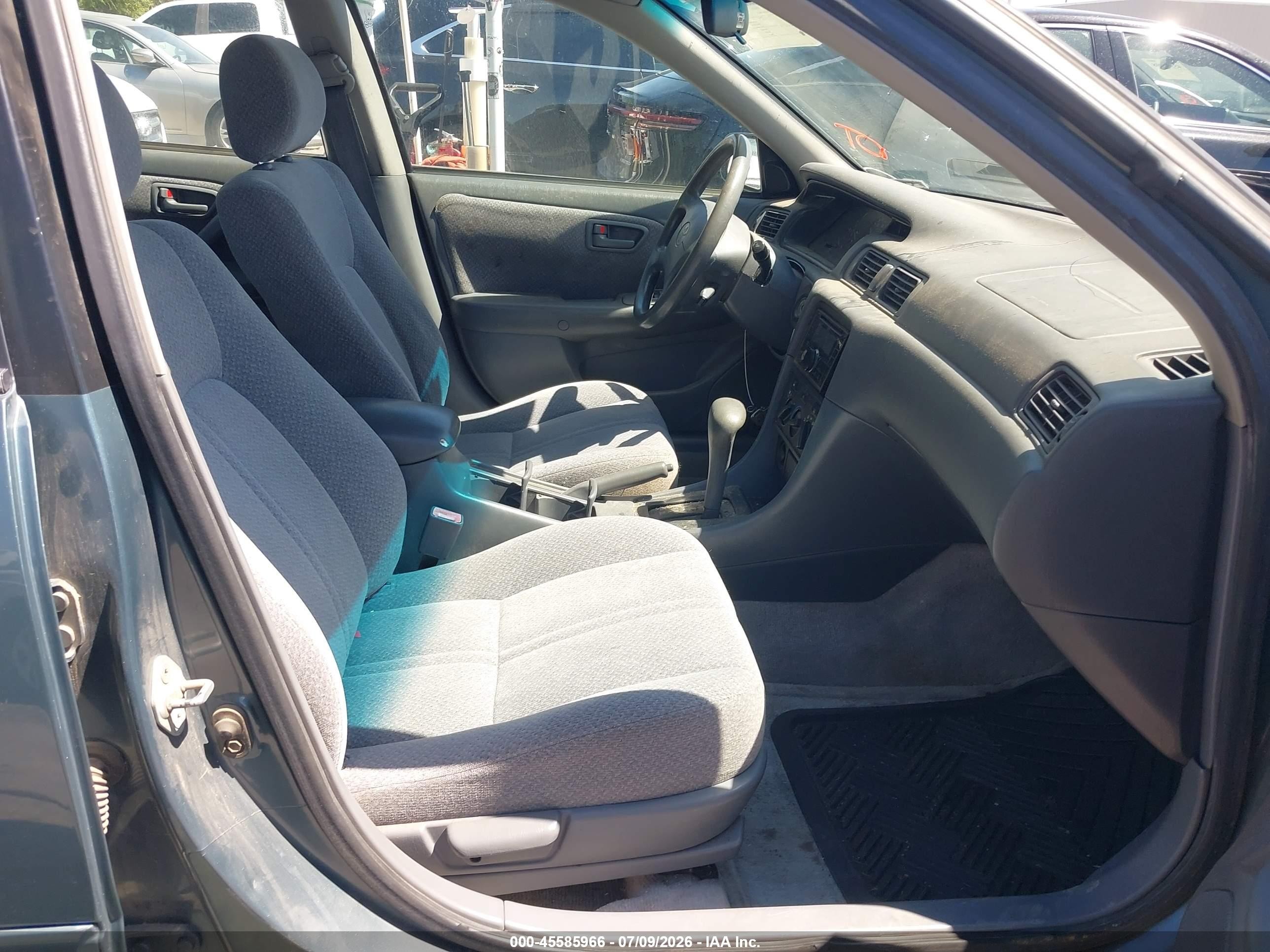 2000 Toyota Camry Le Blue vin: JT2BG22K8Y0460638