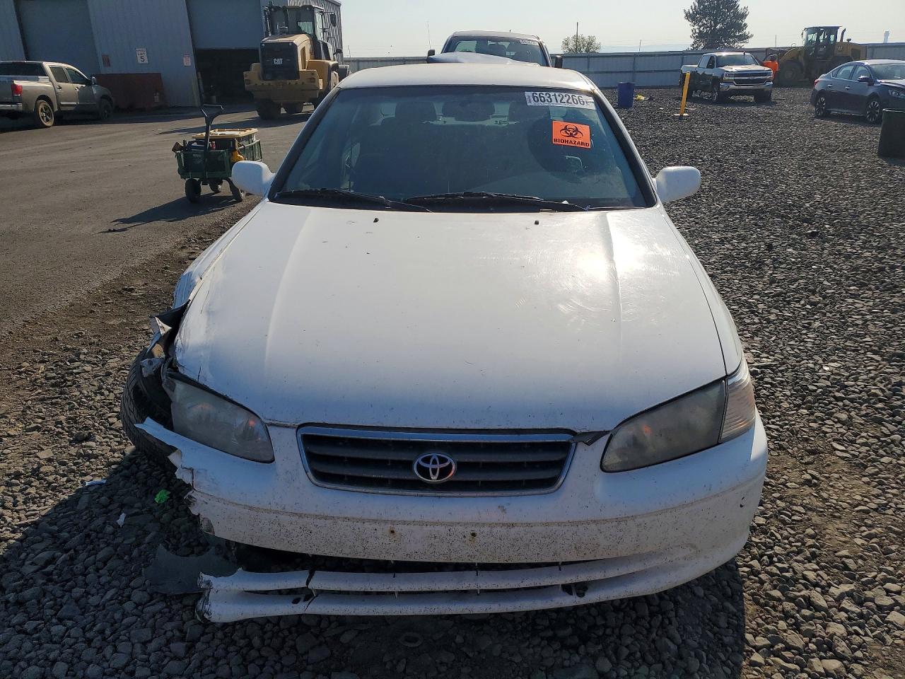 2000 Toyota Camry Le White vin: JT2BG22K8Y0461353