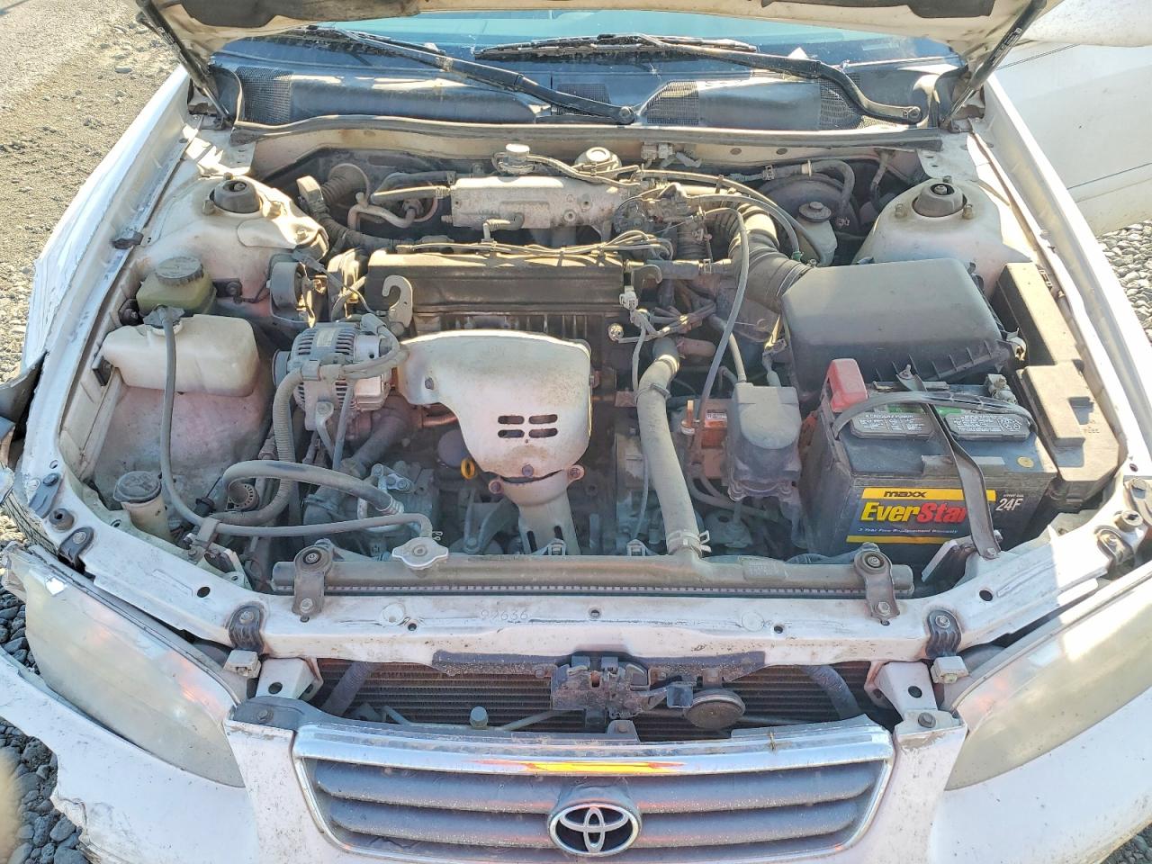 2000 Toyota Camry Le White vin: JT2BG22K8Y0461353