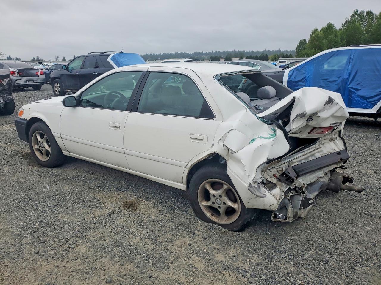 2000 Toyota Camry Le Белый vin: JT2BG22K8Y0481831