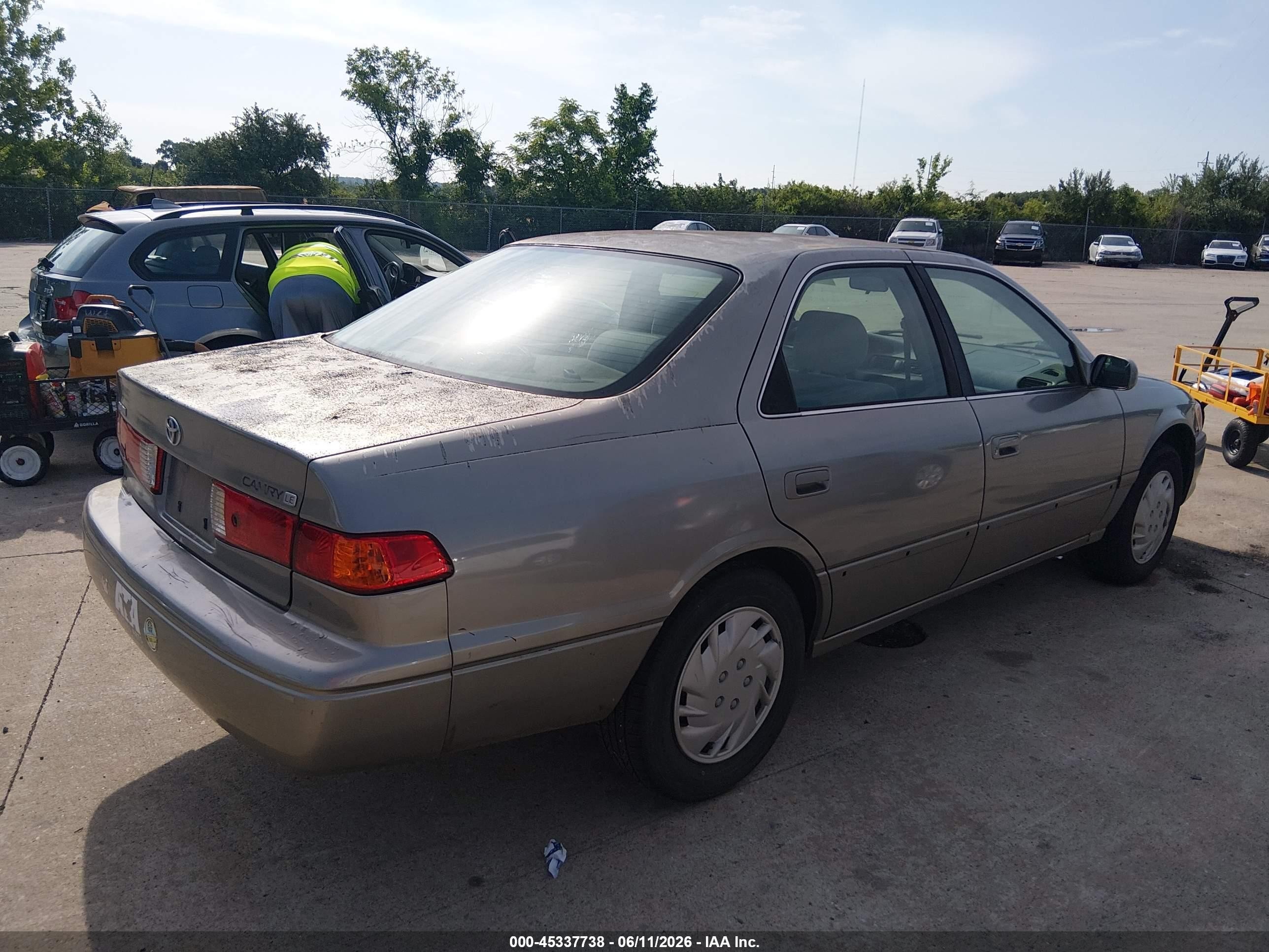 2000 Toyota Camry Le Gray vin: JT2BG22K8Y0482025