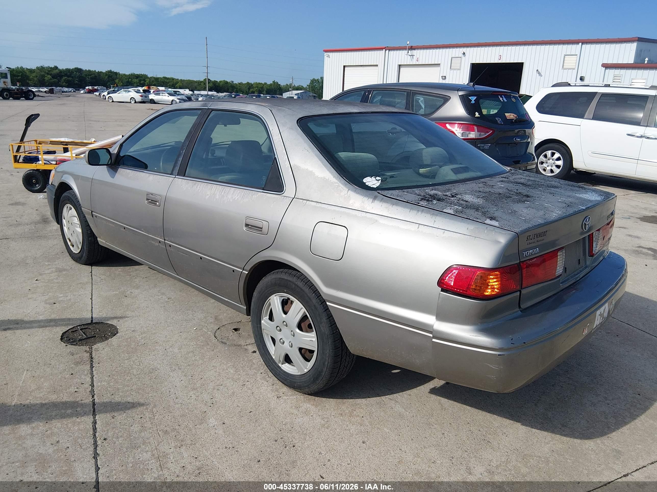2000 Toyota Camry Le Gray vin: JT2BG22K8Y0482025