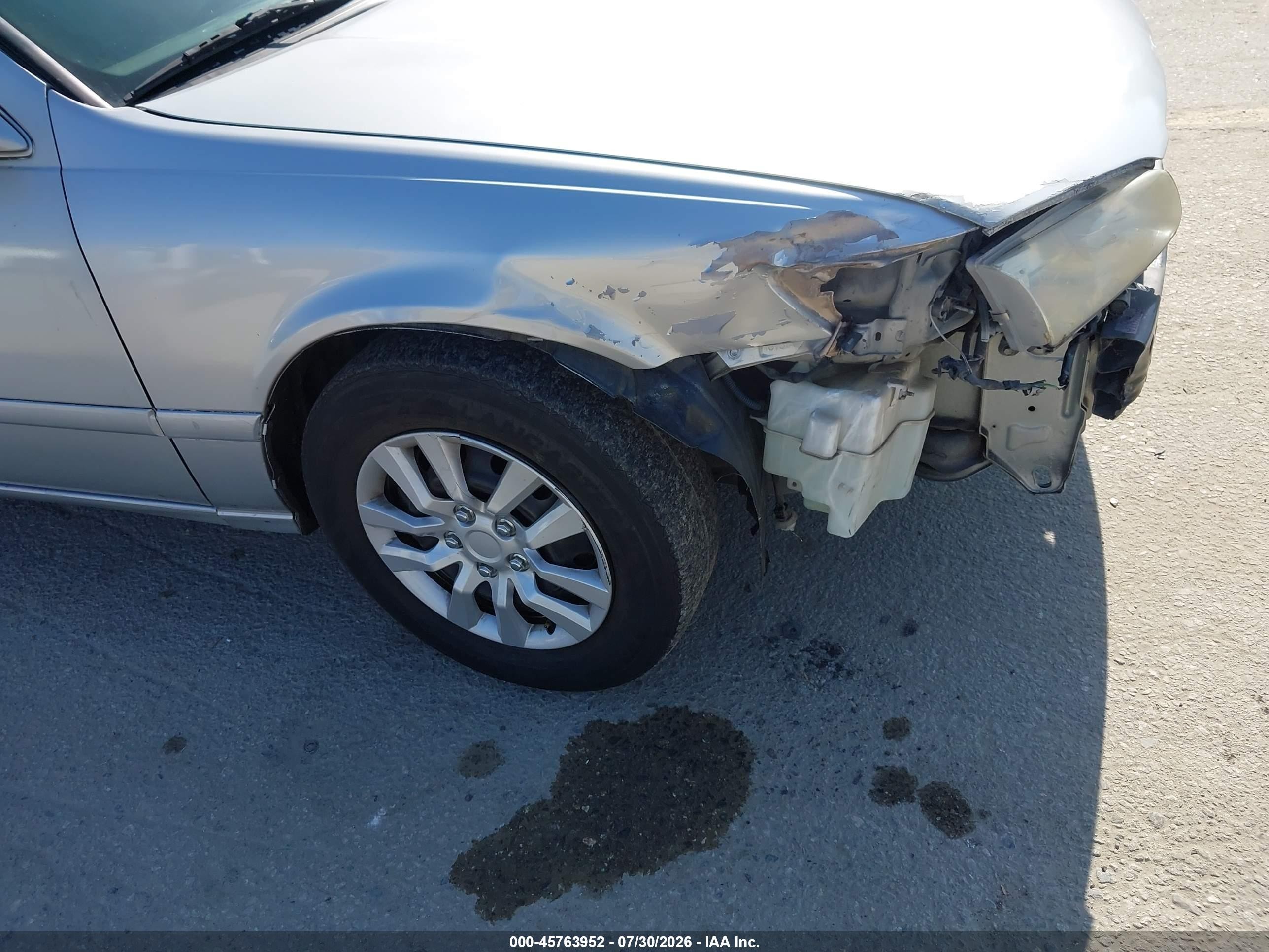 2000 Toyota Camry Le Silver vin: JT2BG22K8Y0498614