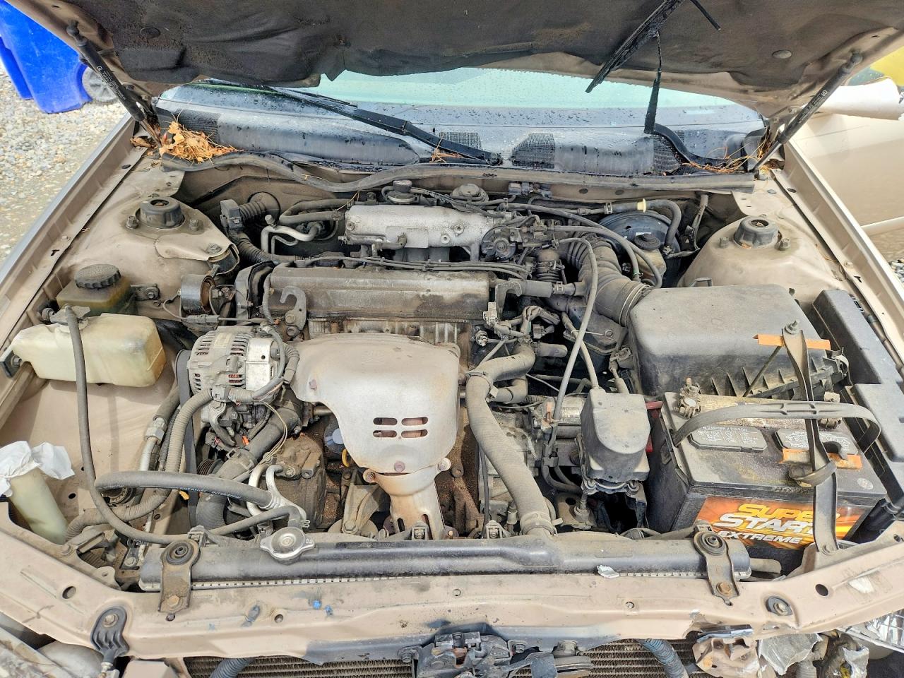2000 Toyota Camry 4d 2wd Gold vin: JT2BG22K8Y0522569