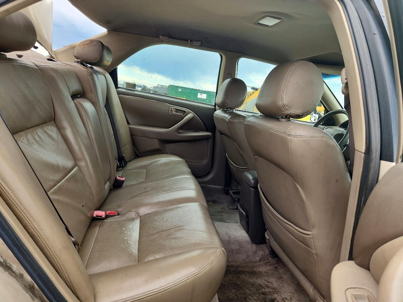 2000 Toyota Camry 4d 2wd Gold vin: JT2BG22K8Y0522569