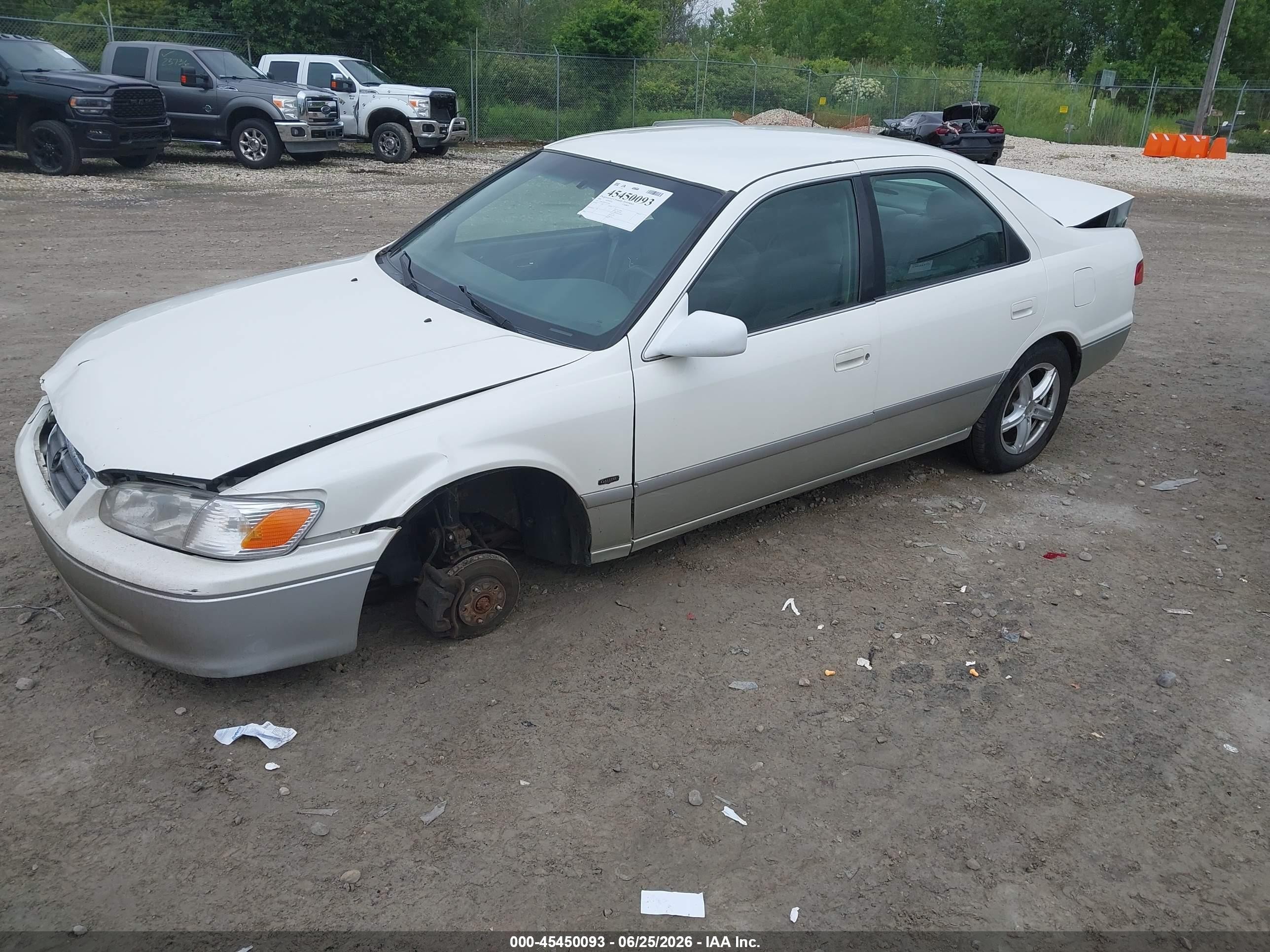 2001 Toyota Camry Le White vin: JT2BG22K910547308