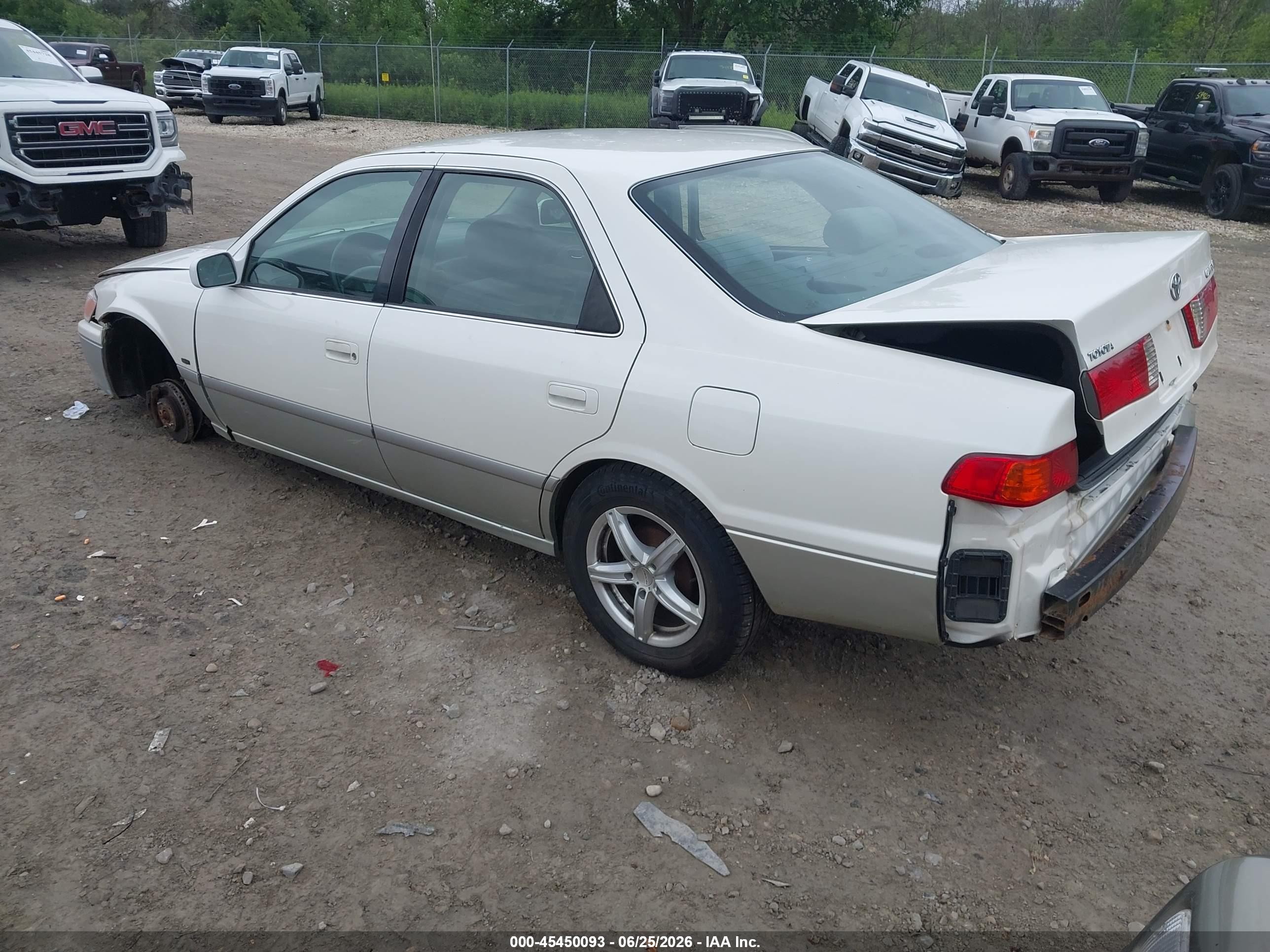 2001 Toyota Camry Le White vin: JT2BG22K910547308