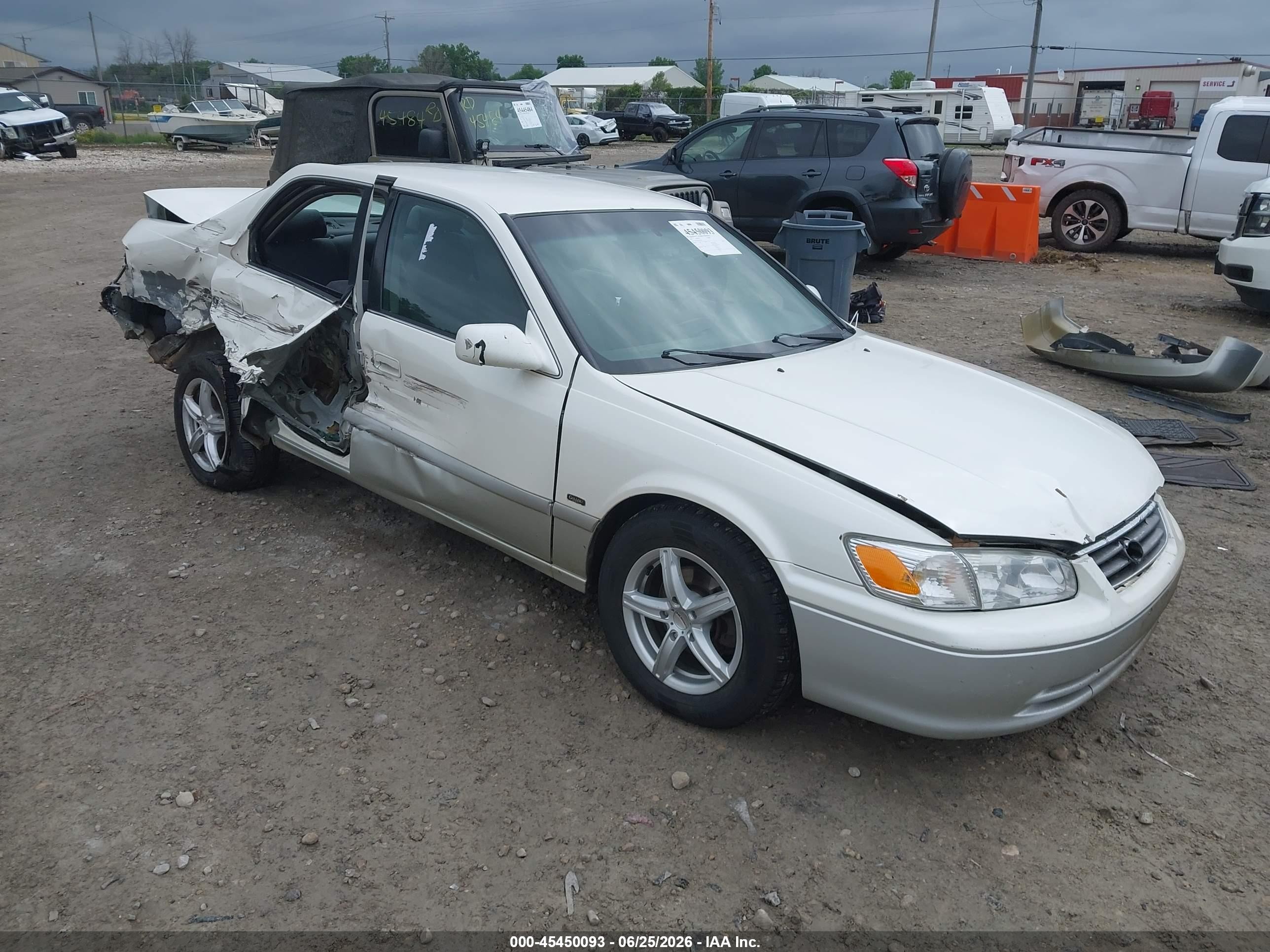 2001 Toyota Camry Le White vin: JT2BG22K910547308