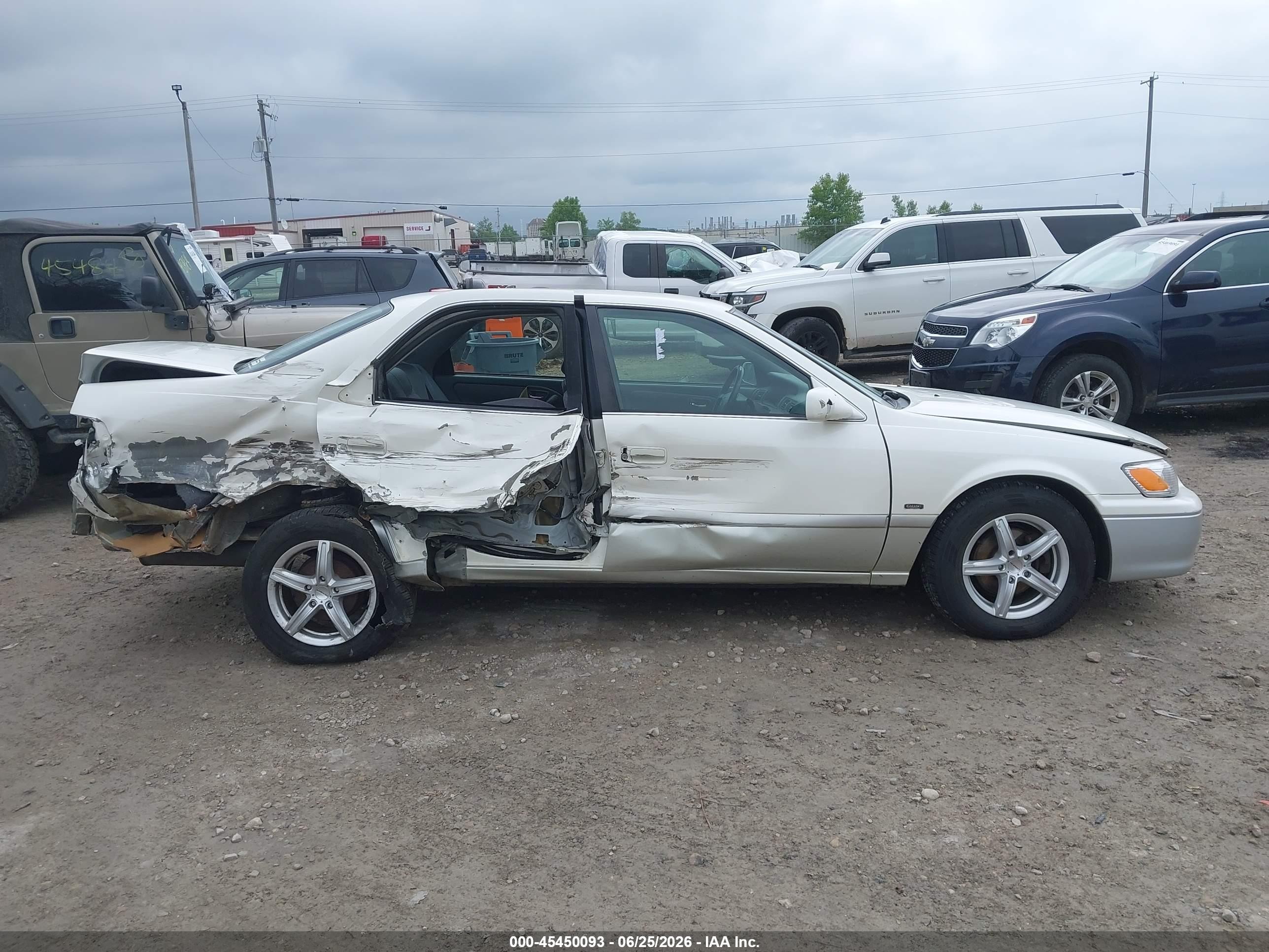 2001 Toyota Camry Le White vin: JT2BG22K910547308