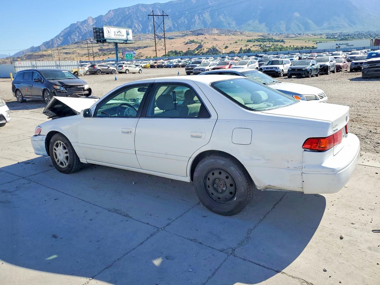 2001 Toyota Camry Le White vin: JT2BG22K910558454
