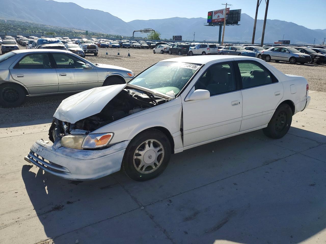 2001 Toyota Camry Le White vin: JT2BG22K910558454