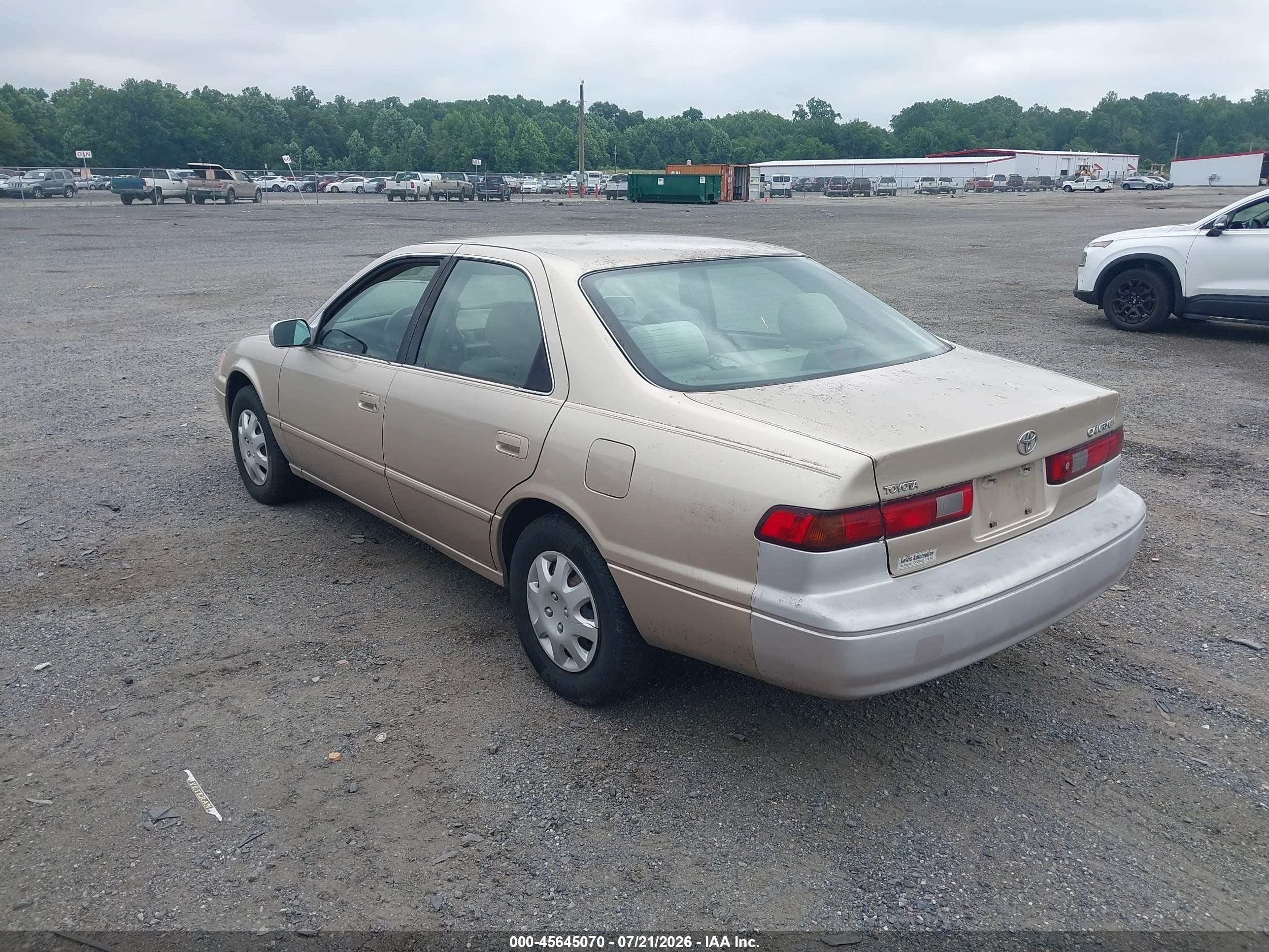 1999 Toyota Camry Le Gold vin: JT2BG22K9X0302288