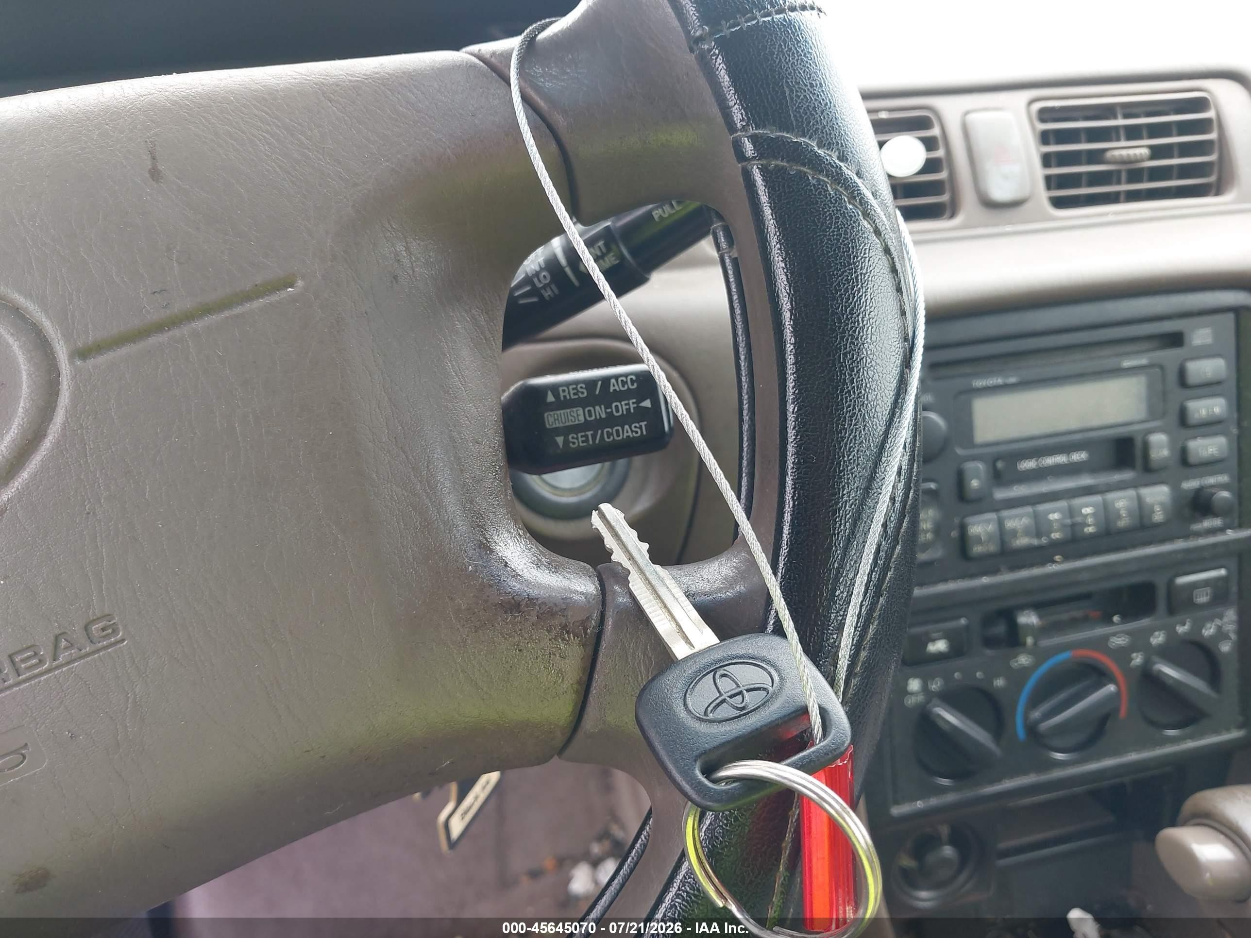 1999 Toyota Camry Le Gold vin: JT2BG22K9X0302288