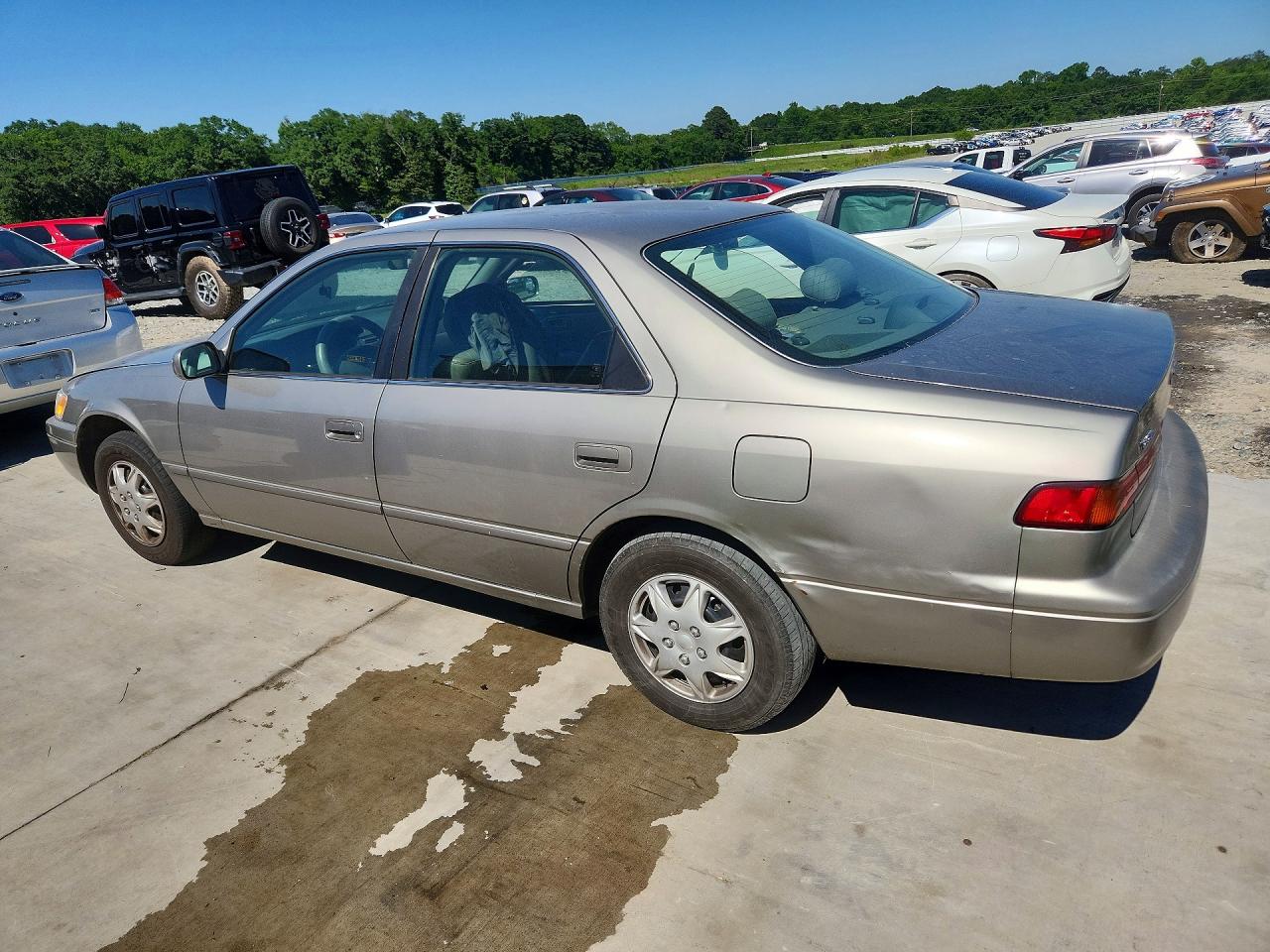 1999 Toyota Camry Le Tan vin: JT2BG22K9X0304560