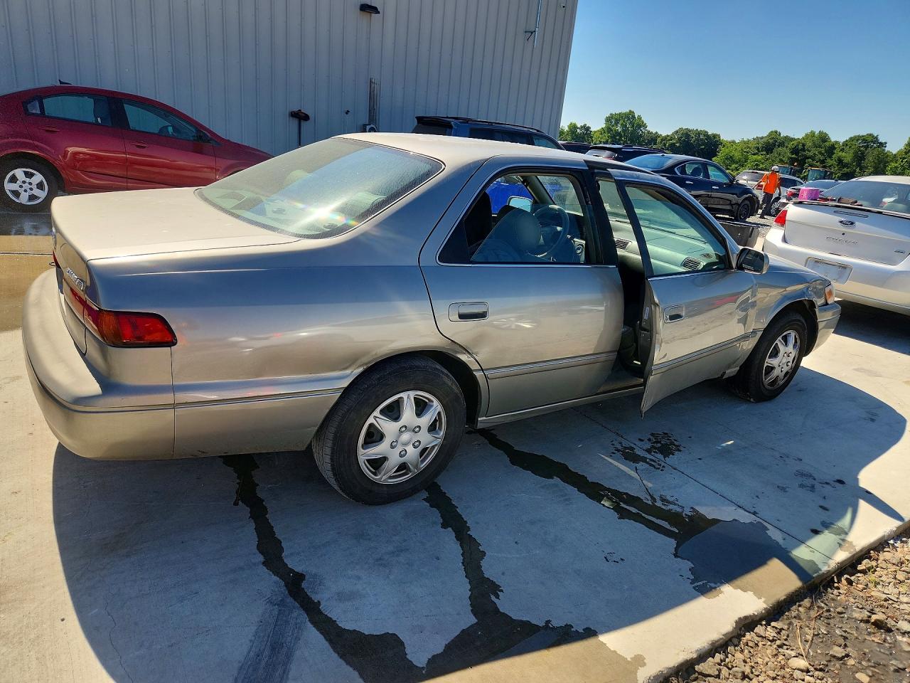 1999 Toyota Camry Le Tan vin: JT2BG22K9X0304560