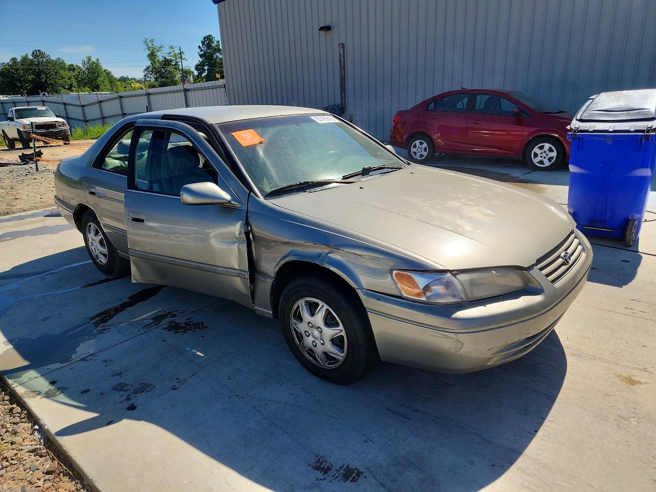 1999 Toyota Camry Le Tan vin: JT2BG22K9X0304560