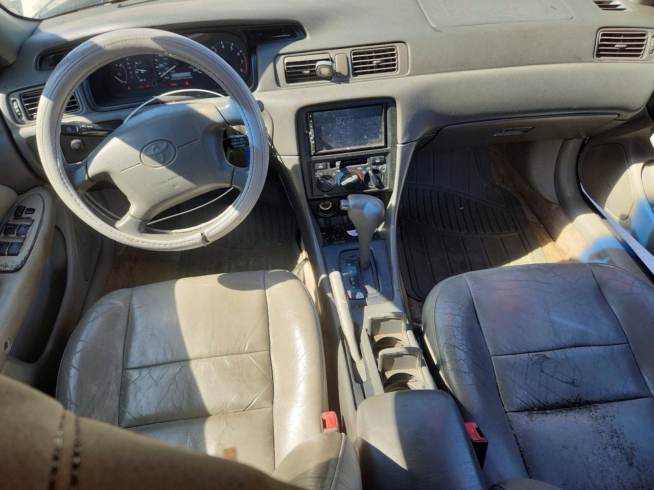 1999 Toyota Camry Le Tan vin: JT2BG22K9X0304560
