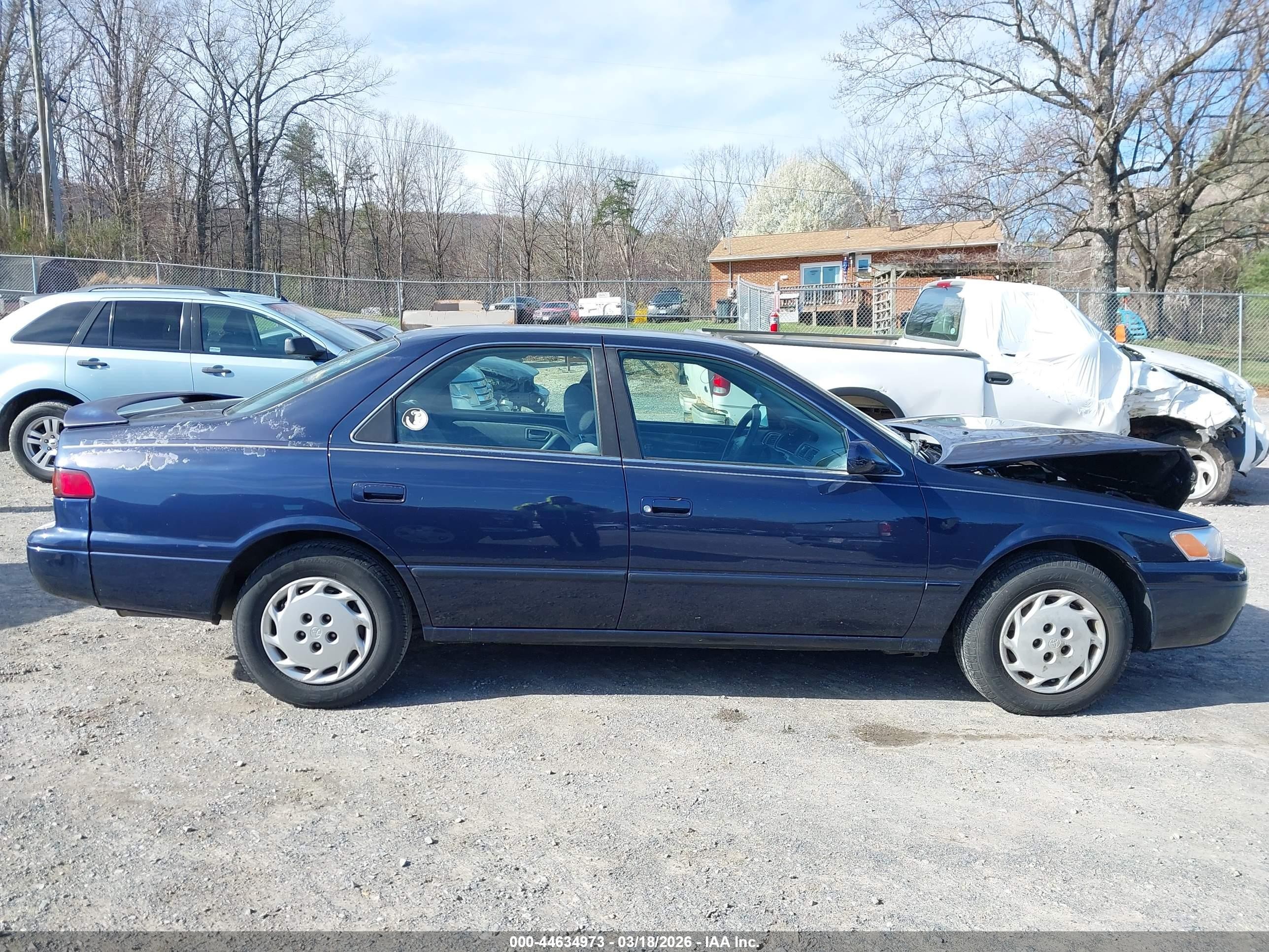 1999 Toyota Camry Le Blue vin: JT2BG22K9X0315865