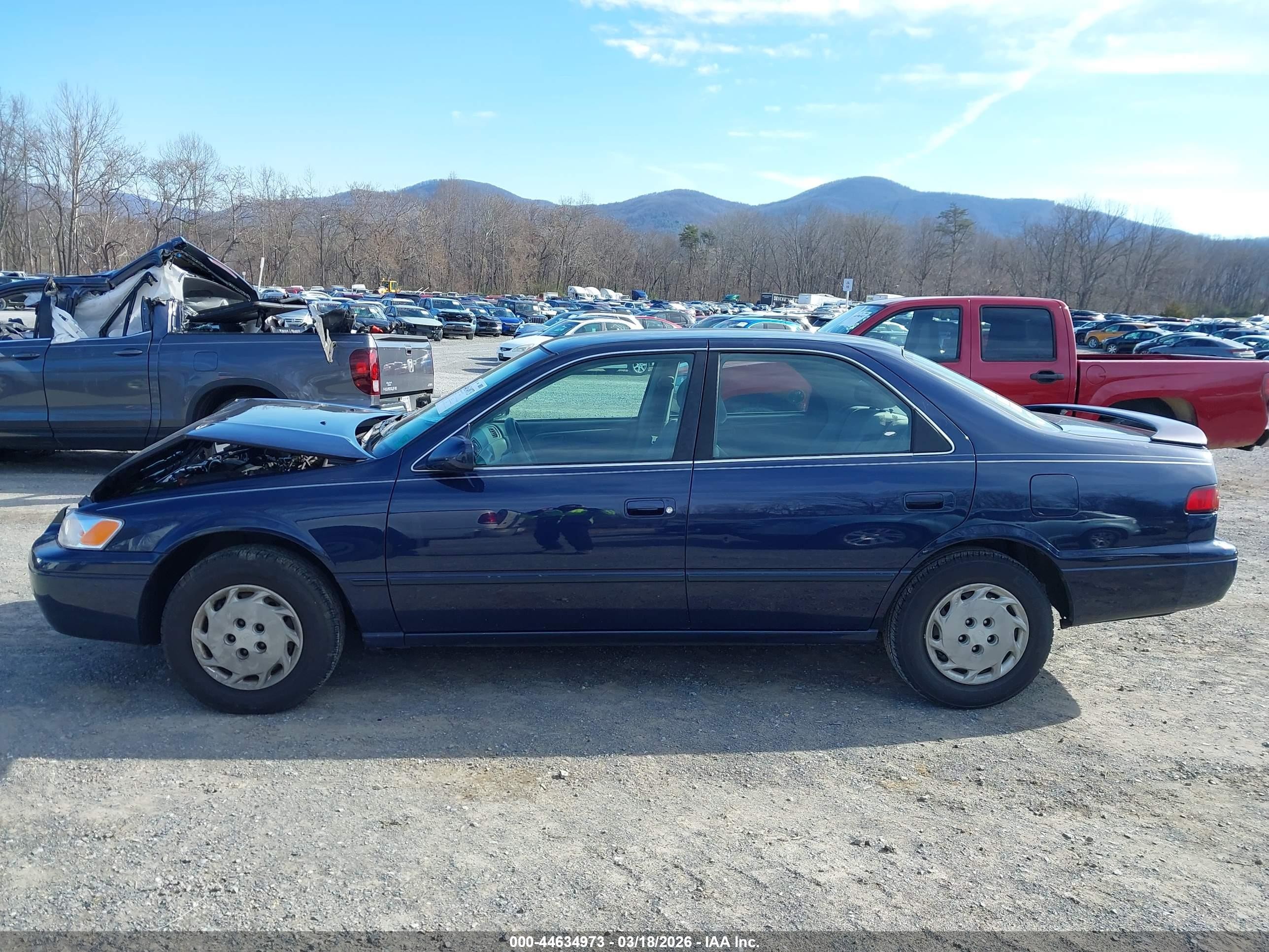 1999 Toyota Camry Le Blue vin: JT2BG22K9X0315865