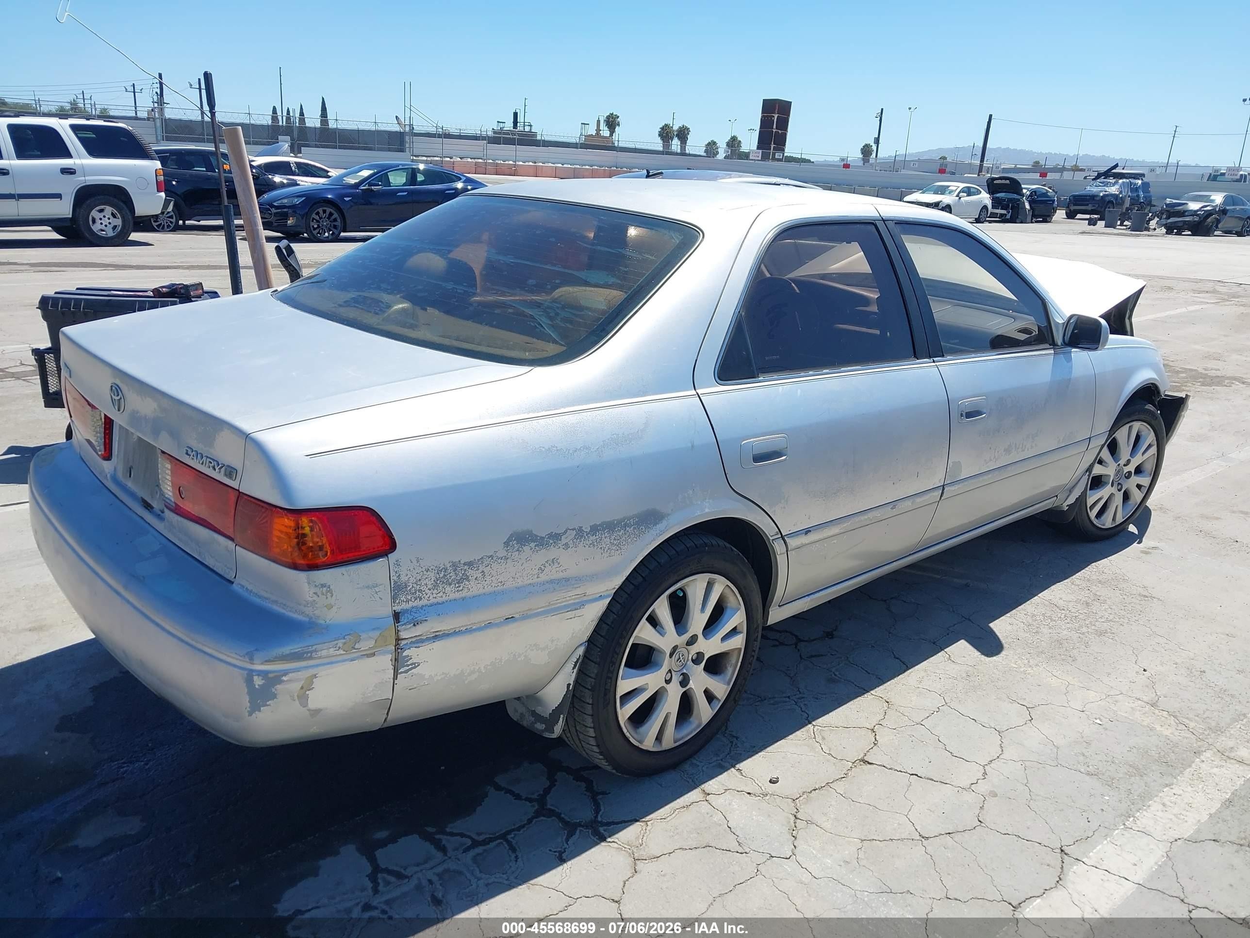 2000 Toyota Camry Le Silver vin: JT2BG22K9Y0383309